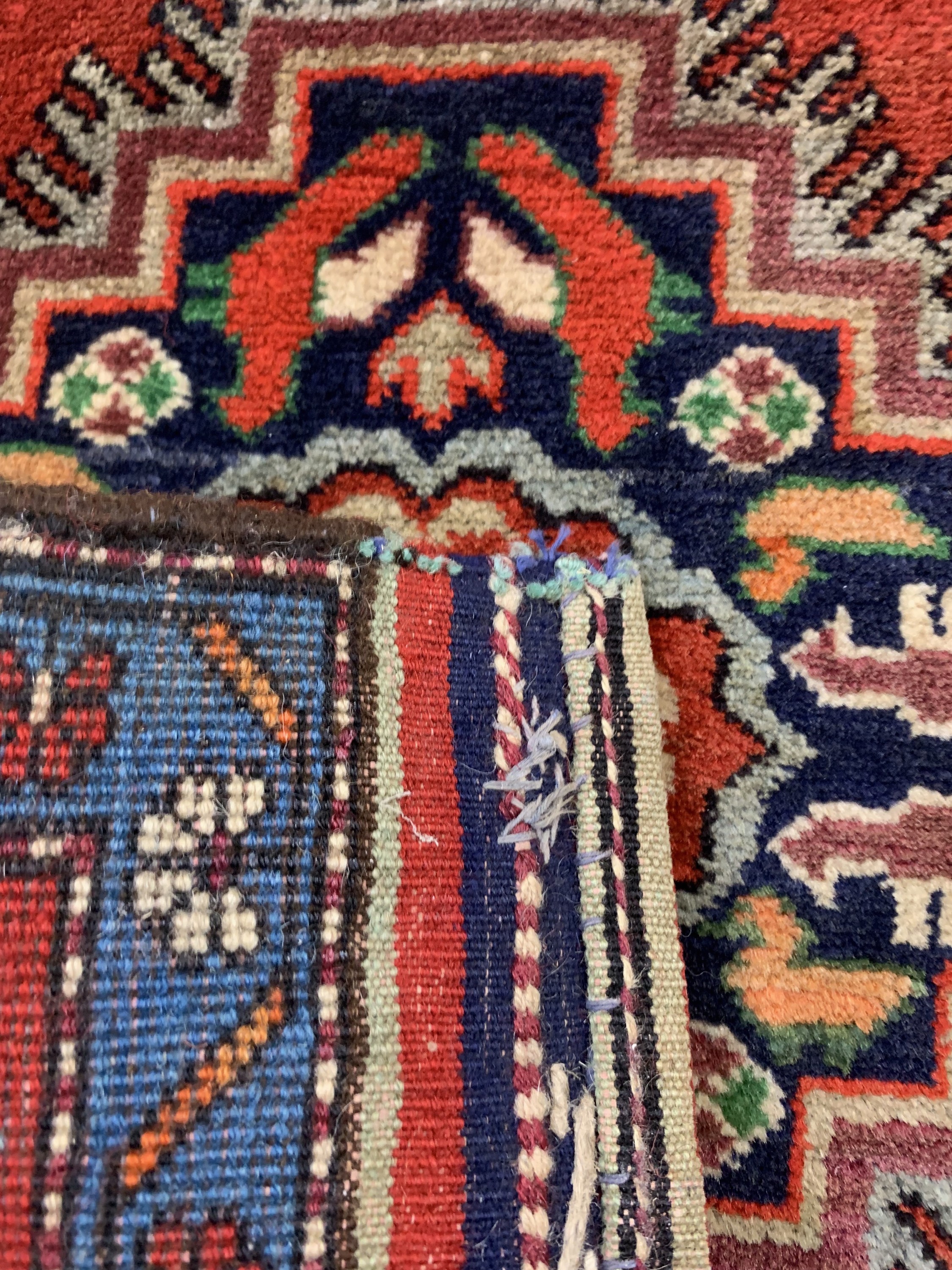 Detail b: Konvolut aus 8 Poschti & Taschenfront, Persien, um 1920/1940, Wolle auf Wolle & Baumwolle, ca. 60 x 55 cm, EHZ: 3