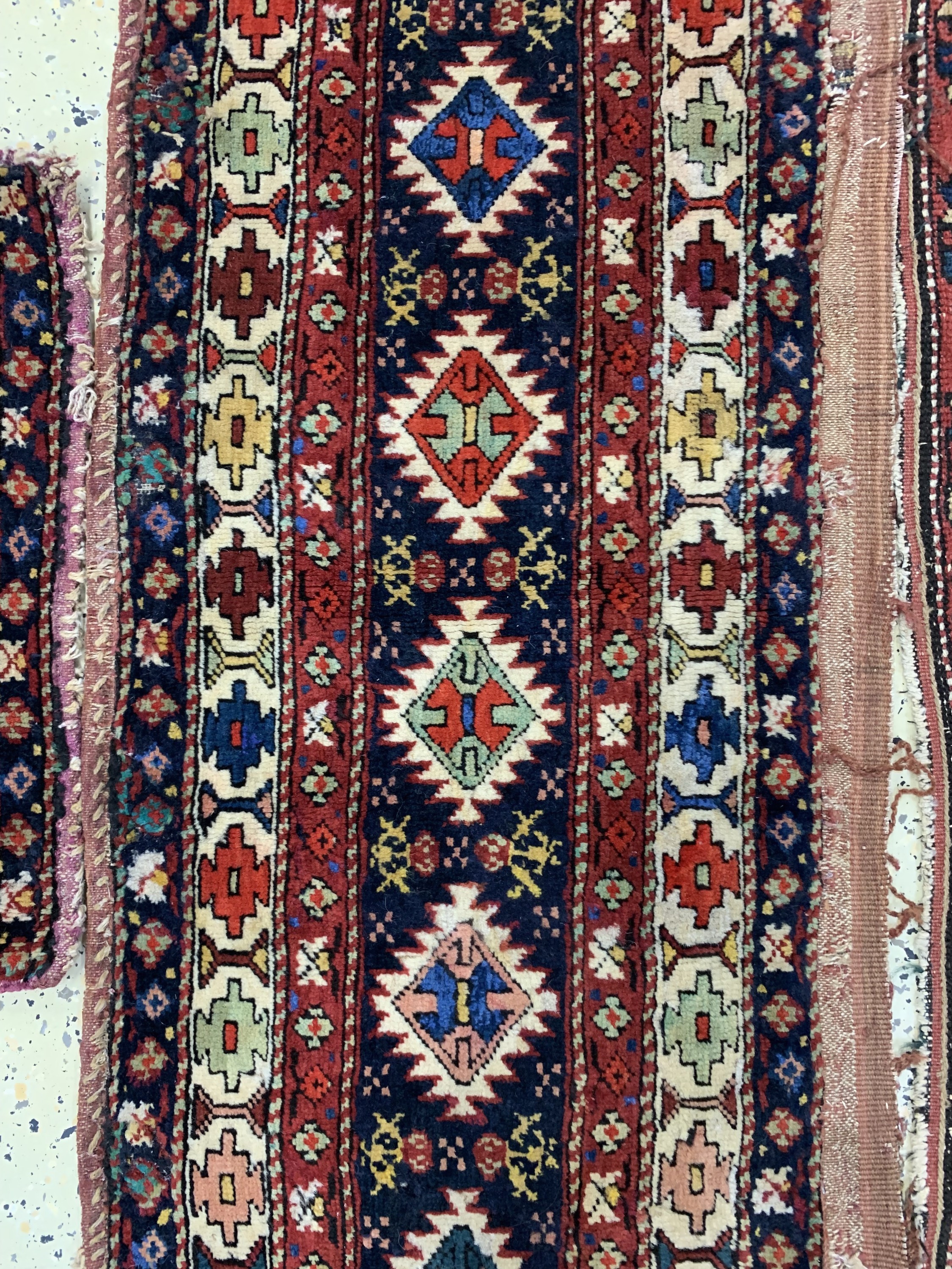 Detail e: 4 Shahsawan Mafraschteile, Persien, um 1900, Wolle auf Wolle, ca. 111 x 62 cm, EHZ: 3-4