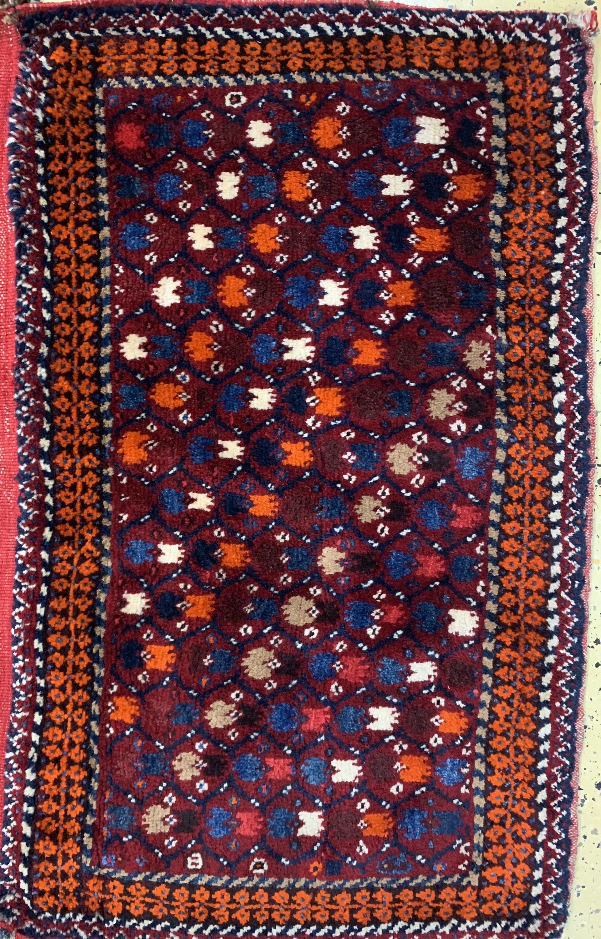 Detail a: Mafrash geöffnet , Ghaschgai, Persien, um 1960, Wolle auf Wolle, ca. 107 x 65 x 65 cm,EHZ: 1-2(geknüpft).