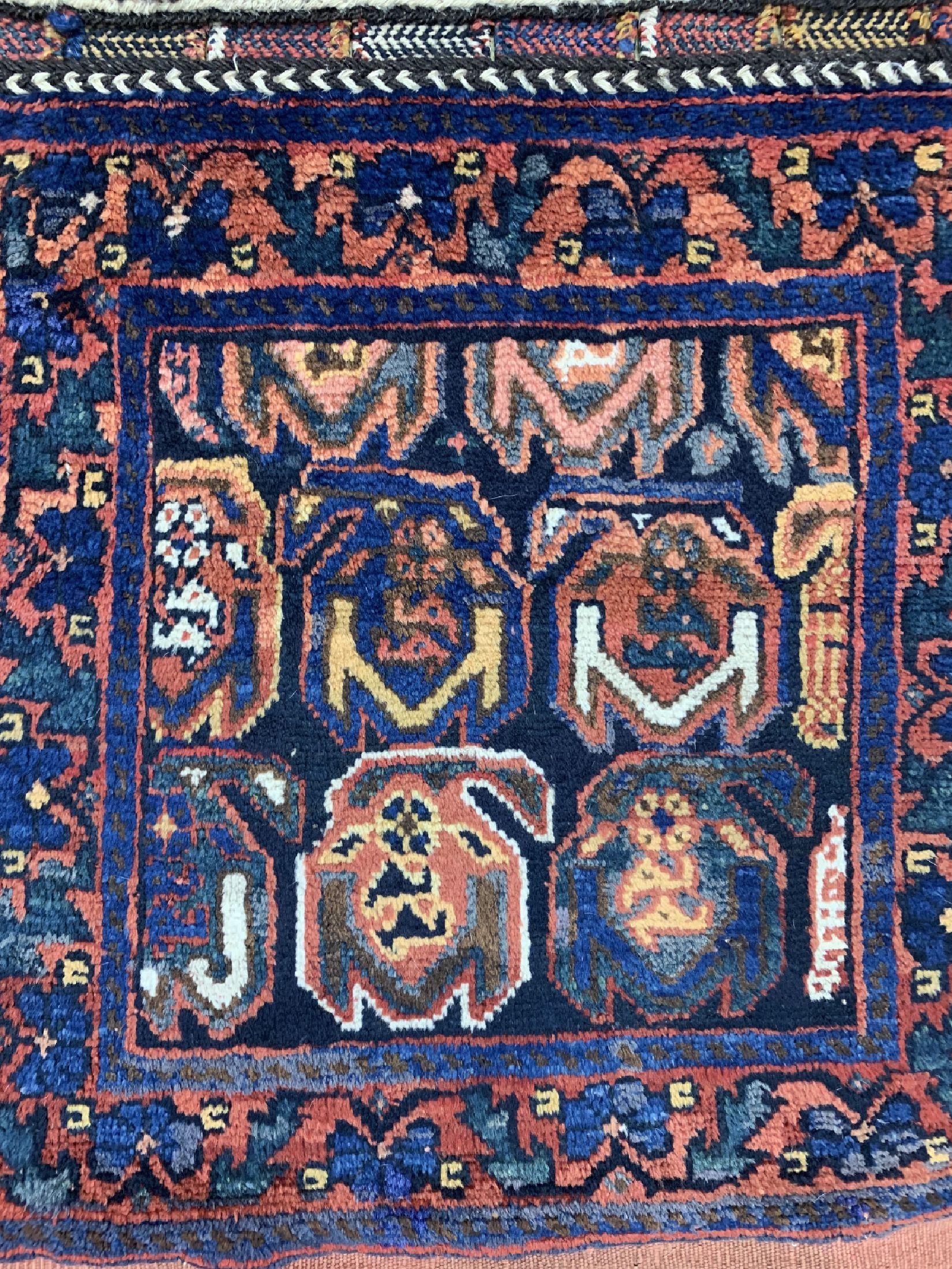 Detail b: Offene Afshar-Tasche antik, Persien, 19.Jhf, Wolle auf Wolle, ca. 56 x 50 cm, EHZ: 2