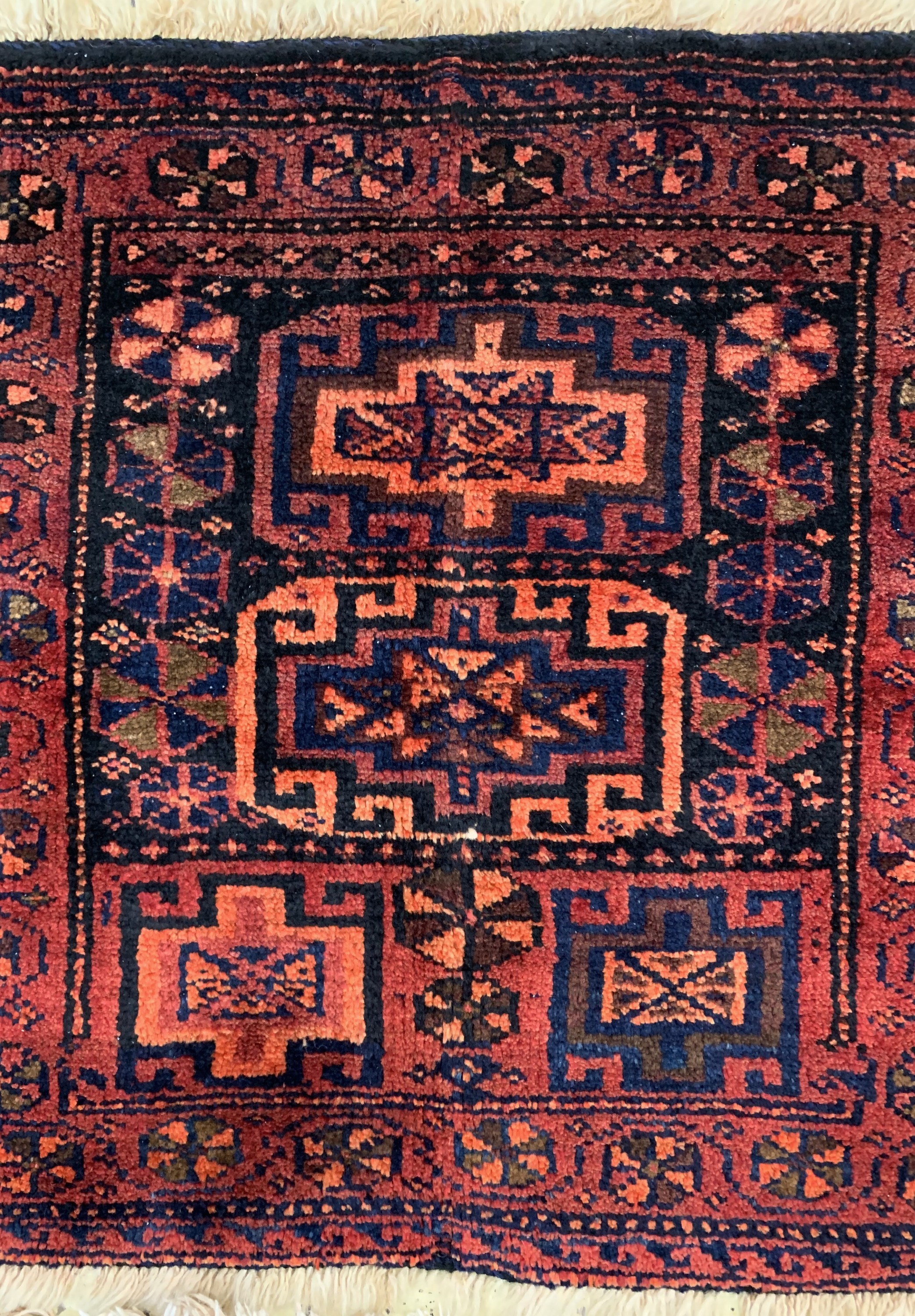 Detail c: Konvolut Bachtiar Wagireh & 2 Lori Poschtis, Persien, Wolle auf Baumwolle, ca. 120 x 74 cm & ca. 80 x 70 cm, EHZ: 2-3