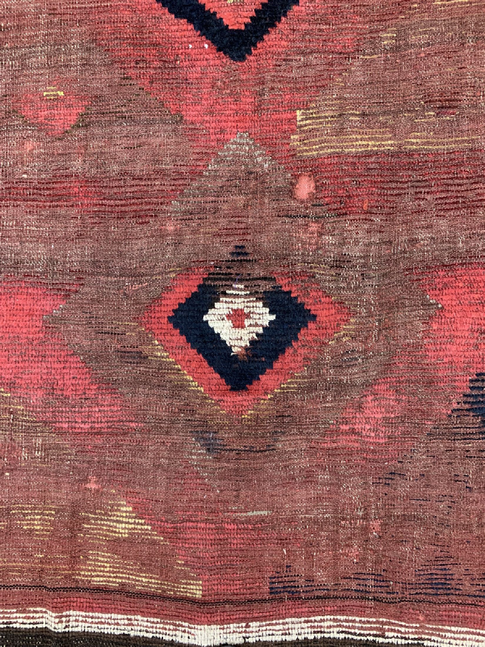 Detail c: Louri Gabbeh antik, Persien, 19.Jhd, Wolle auf Wolle, ca. 322 x 159 cm, EHZ: 3-4