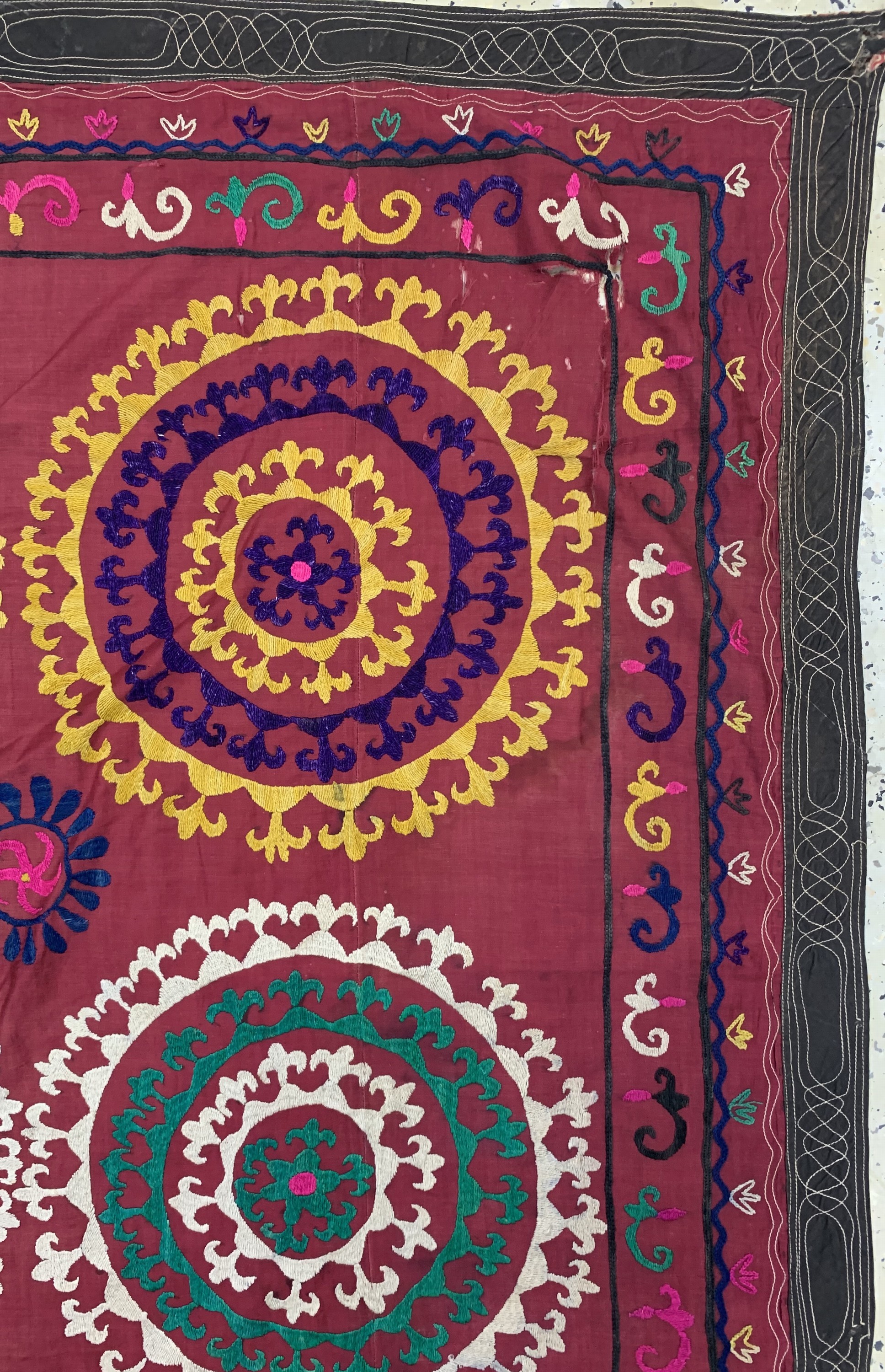 Detail d: Seiden Susani, Kirgisistan, um 1900, Seidenstickerei, ca. 200 x 150 cm, EHZ: 4