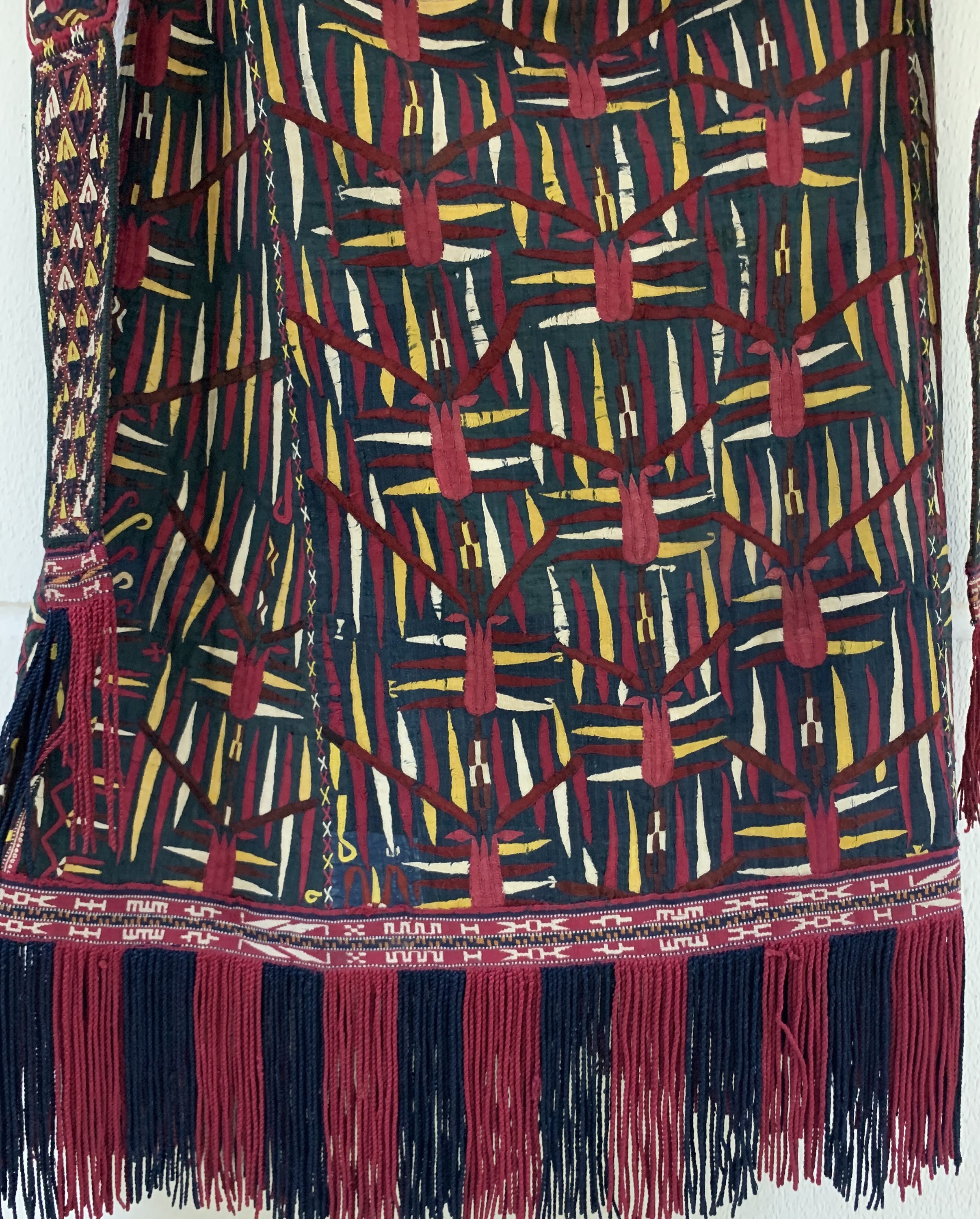 Detail b: 2 Lots Chirpi antik, Turkmenistan, um 1910/1920, Seidenstickerei, ca. 106 x 60 cm, EHZ: 2