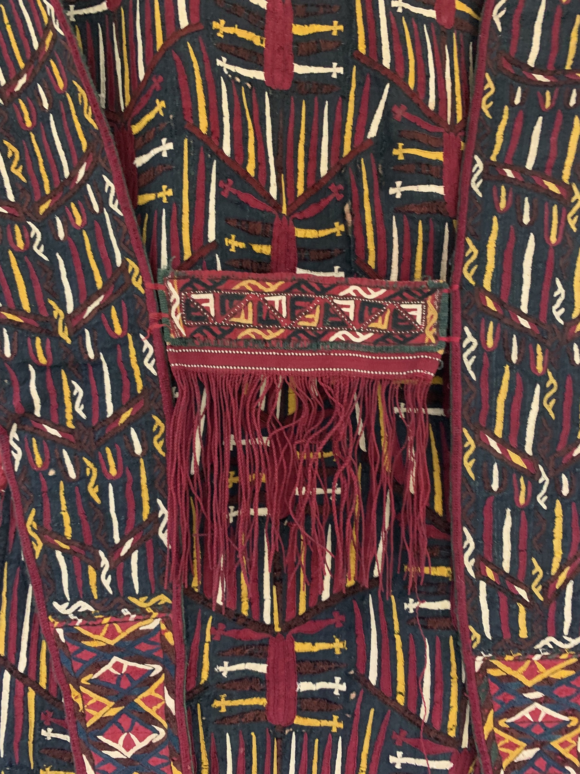 Detail d: 2 Lots Chirpi antik, Turkmenistan, um 1910/1920, Seidenstickerei, ca. 106 x 60 cm, EHZ: 2