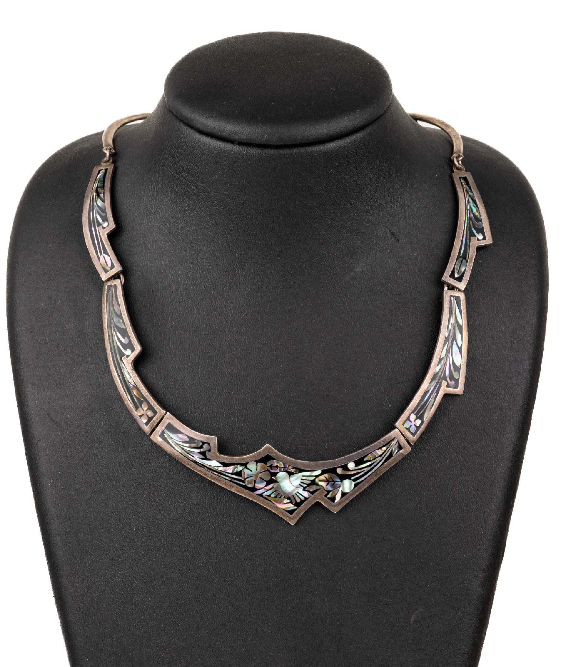 Perlmutt-Collier, 925er Silber, Mexiko 1950er Jahre, Perlmutt-Einlagen Darstellung von Vögel und Blätter, D. ca. 14.5 cm, L. ca. 46 cm, ...