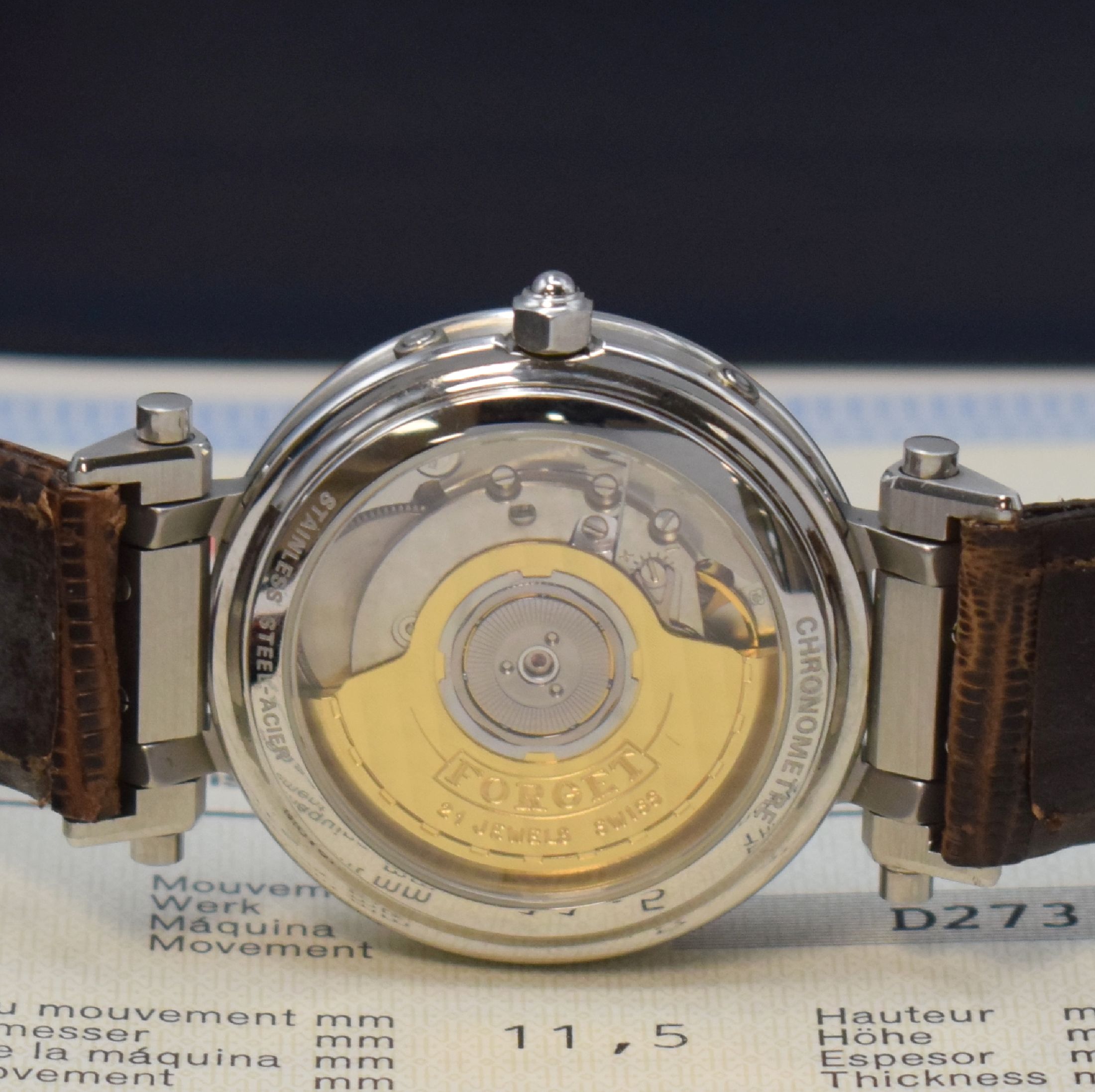 Detail d: FORGET Classic D Chronometer Herrenarmbanduhr Nr. D 273 mit Tag und Datum, Schweiz um 1991, Automatik, aufw., beids. vergl. Edelstahlgehäuse, Boden ...