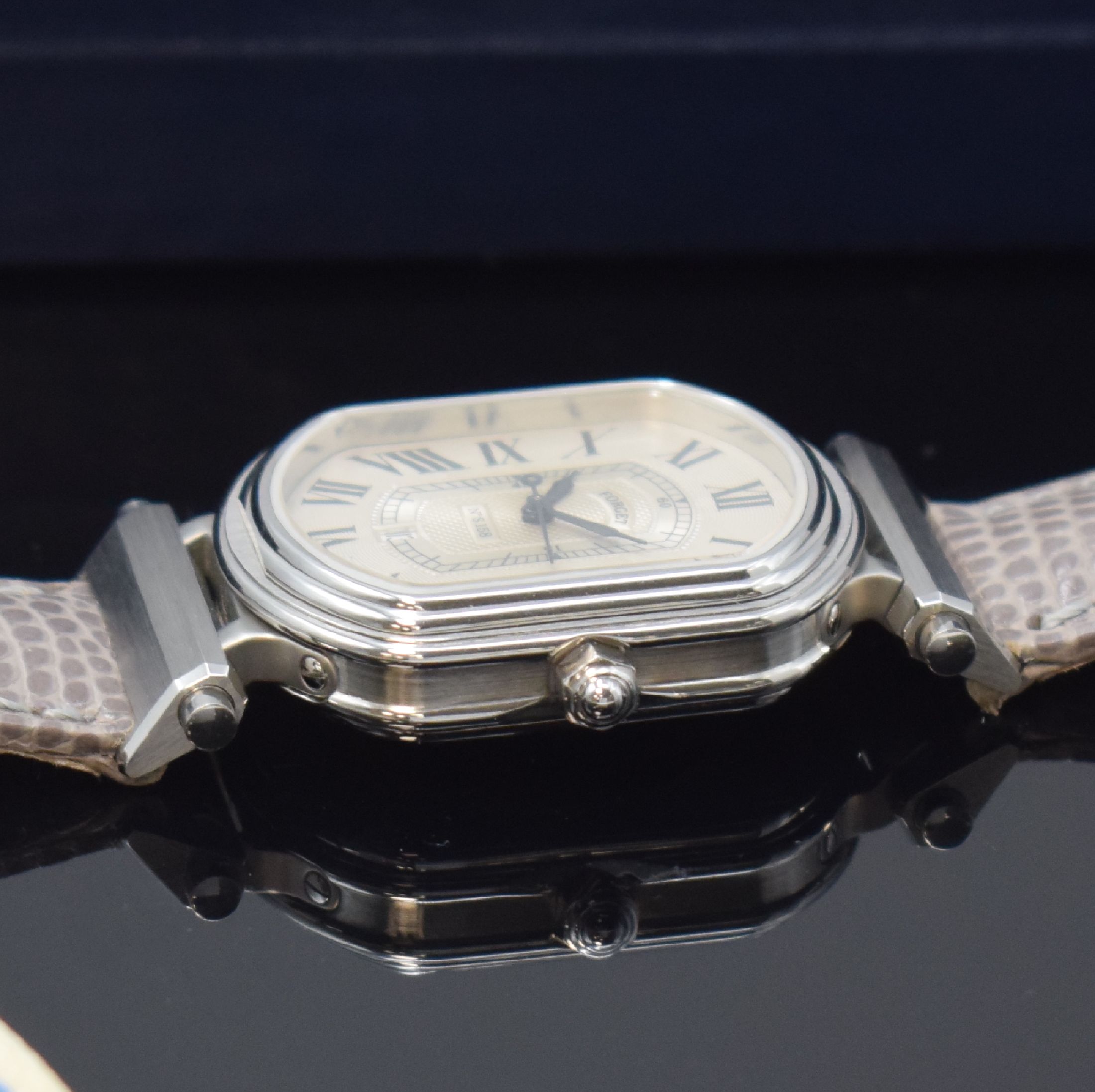 Detail b: FORGET Modell S Nr. 158 Armbanduhr in Edelstahl, Schweiz um 1990, Automatik, aufwendiges, rechteck. u. beids. vergl. Geh., Boden 4-fach verschr., ...