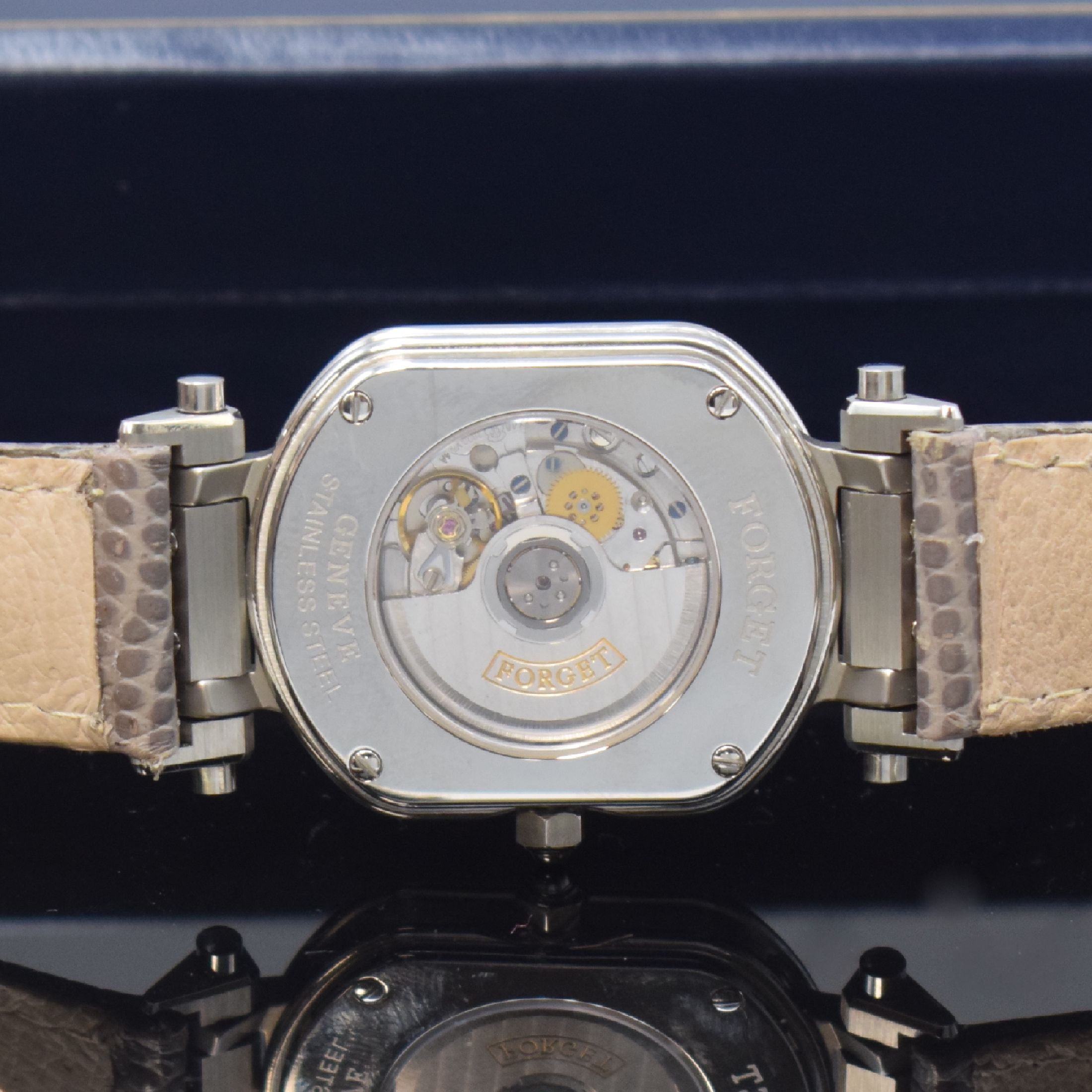 Detail c: FORGET Modell S Nr. 158 Armbanduhr in Edelstahl, Schweiz um 1990, Automatik, aufwendiges, rechteck. u. beids. vergl. Geh., Boden 4-fach verschr., ...