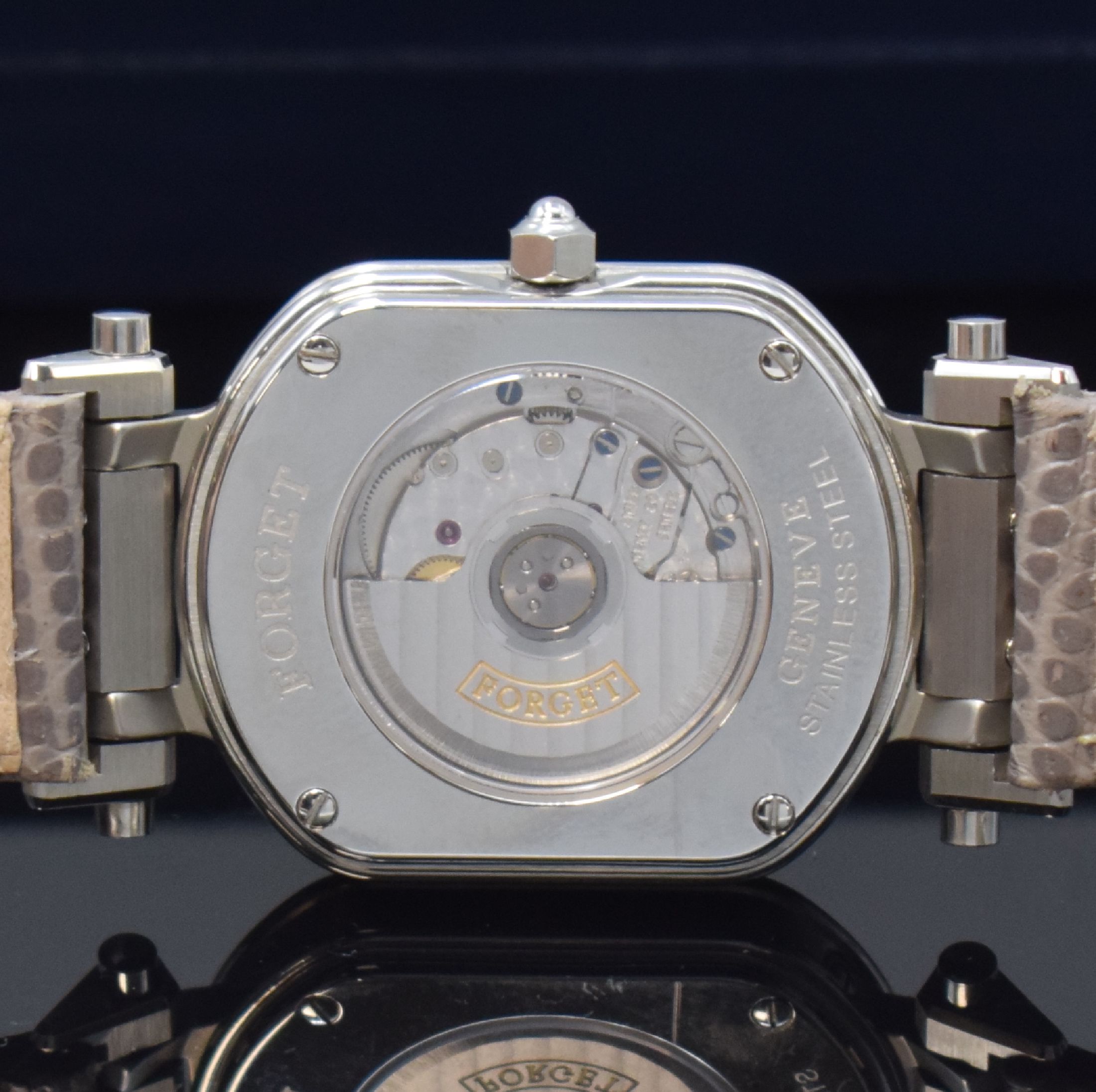Detail d: FORGET Modell S Nr. 158 Armbanduhr in Edelstahl, Schweiz um 1990, Automatik, aufwendiges, rechteck. u. beids. vergl. Geh., Boden 4-fach verschr., ...