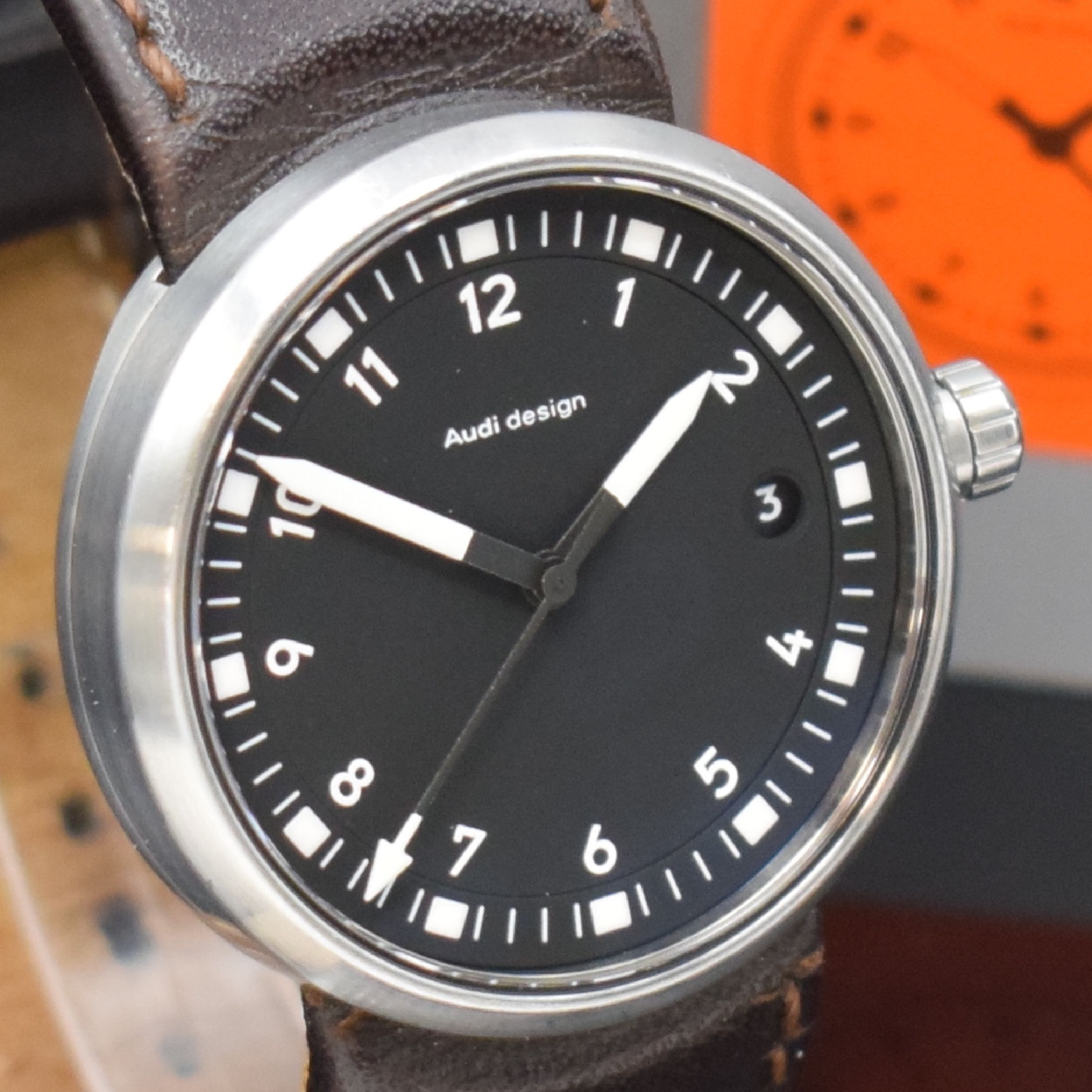 Detail c: SINN / AUDI design Herrenarmbanduhr in Stahl, Automatik, beids. verg., Boden 8-fach verschr., schwarzes Kontrastzifferbl., Anz. v. Std., Min., ...
