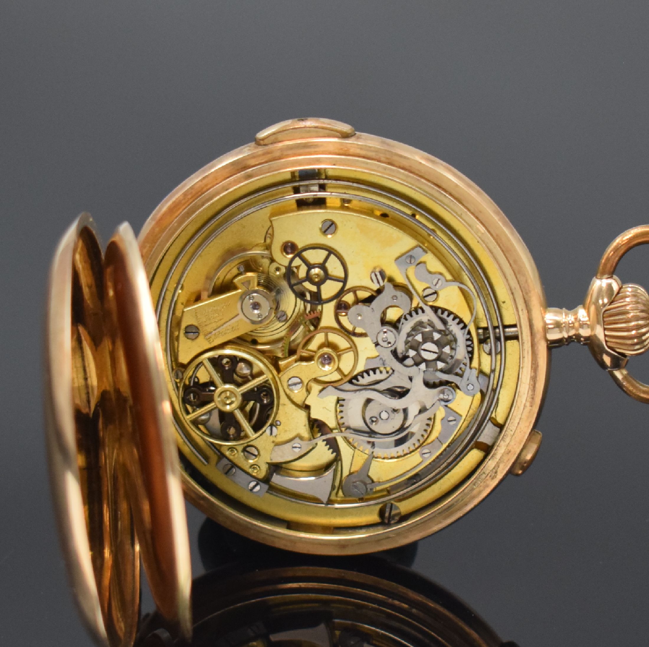 Detail e: Herrensavonette mit 1/4-Repetition und Schaltradchronograph in RG 585/000, Schweiz um 1900, glattes 3-Deckel Goldgeh. dell., Emailzifferbl. m. arab. ...