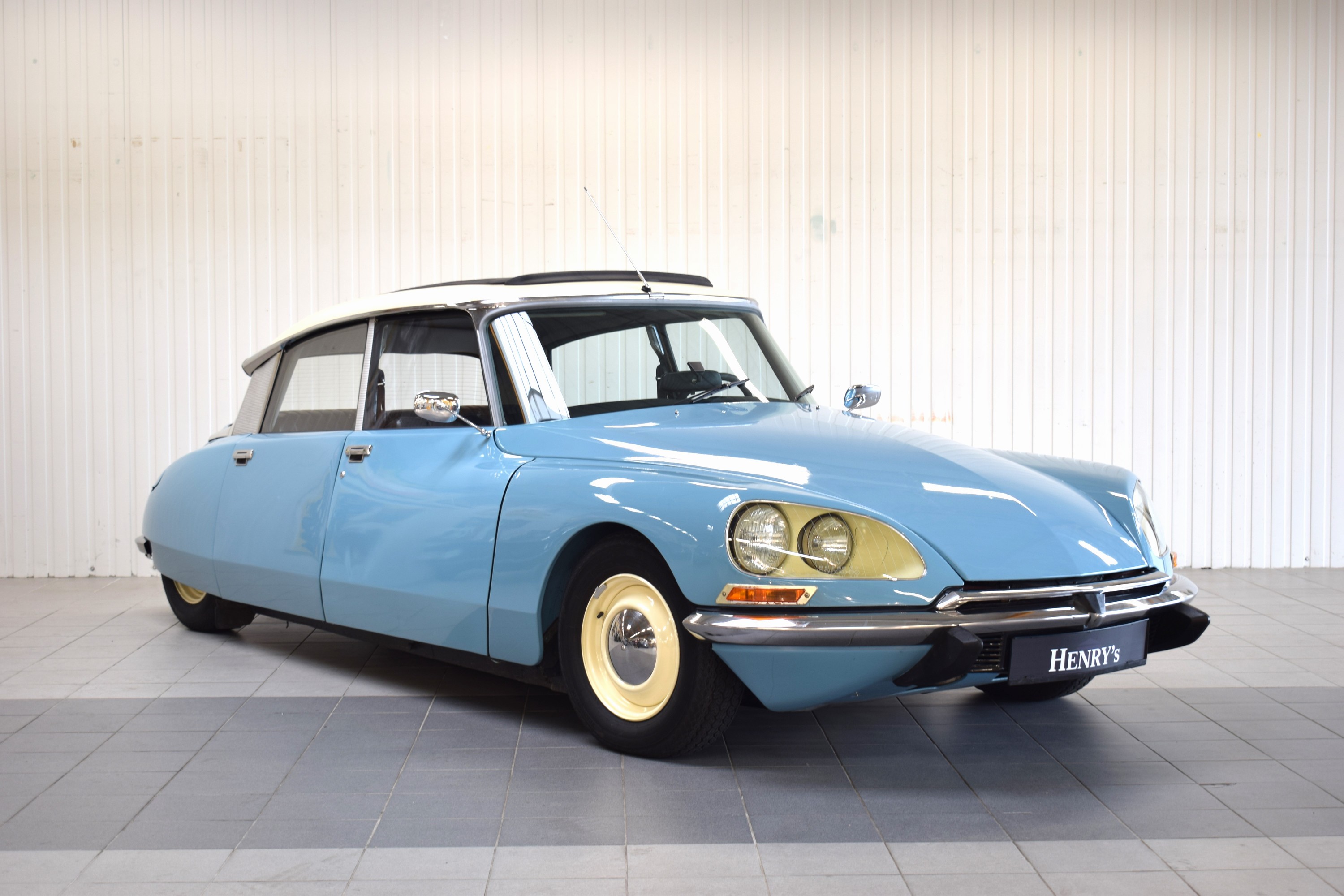 Citroen DS, EZ 06/1973, Laufleistung abgelesen 49.900 km, HU abgelaufen, H- Zulassung, 72 kW/98 PS, 4-Zylinder, Schaltgetriebe, blau, Leder schwarz, ...