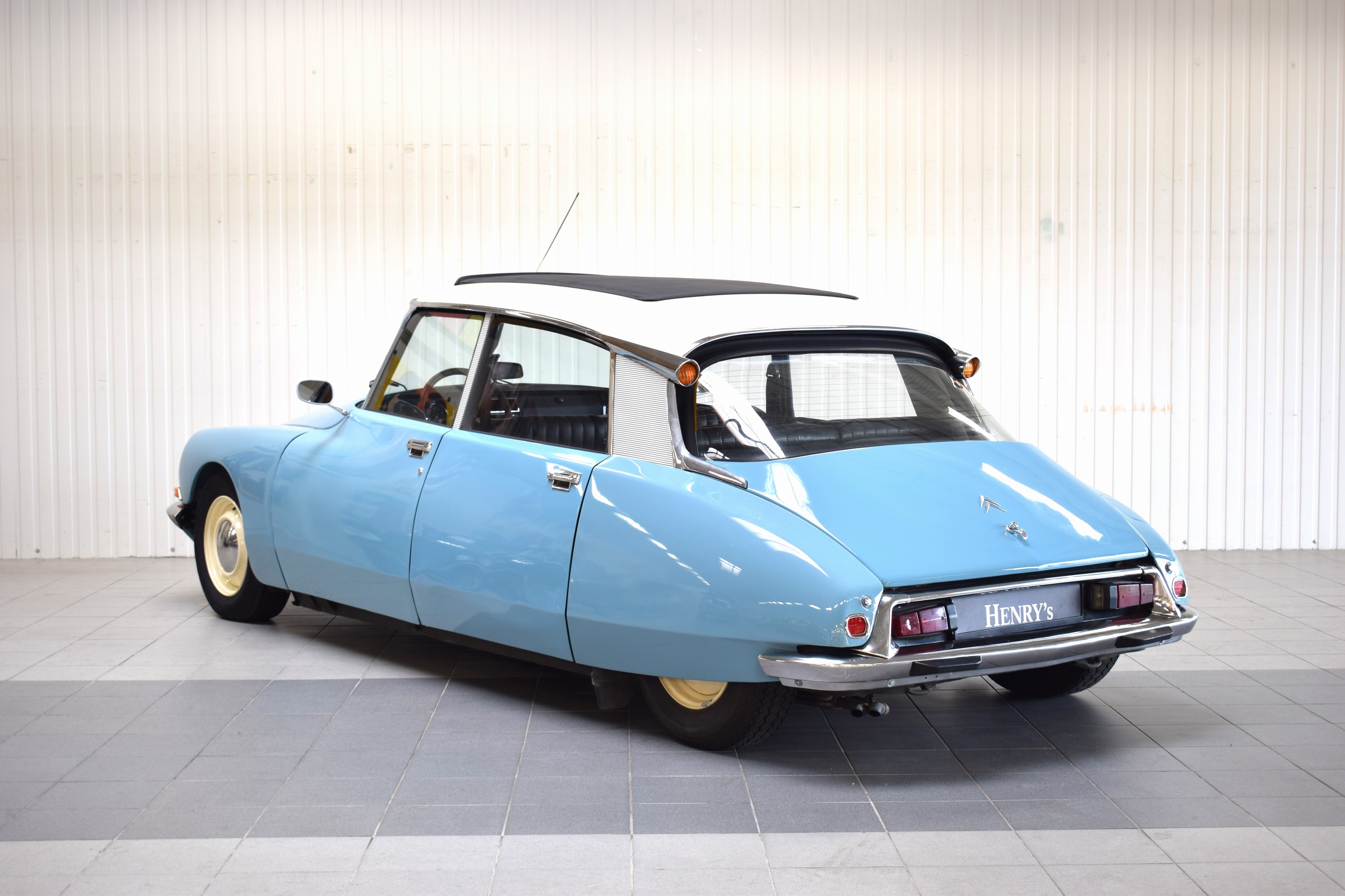 Detail c: Citroen DS, EZ 06/1973, Laufleistung abgelesen 49.900 km, HU abgelaufen, H- Zulassung, 72 kW/98 PS, 4-Zylinder, Schaltgetriebe, blau, Leder schwarz, ...