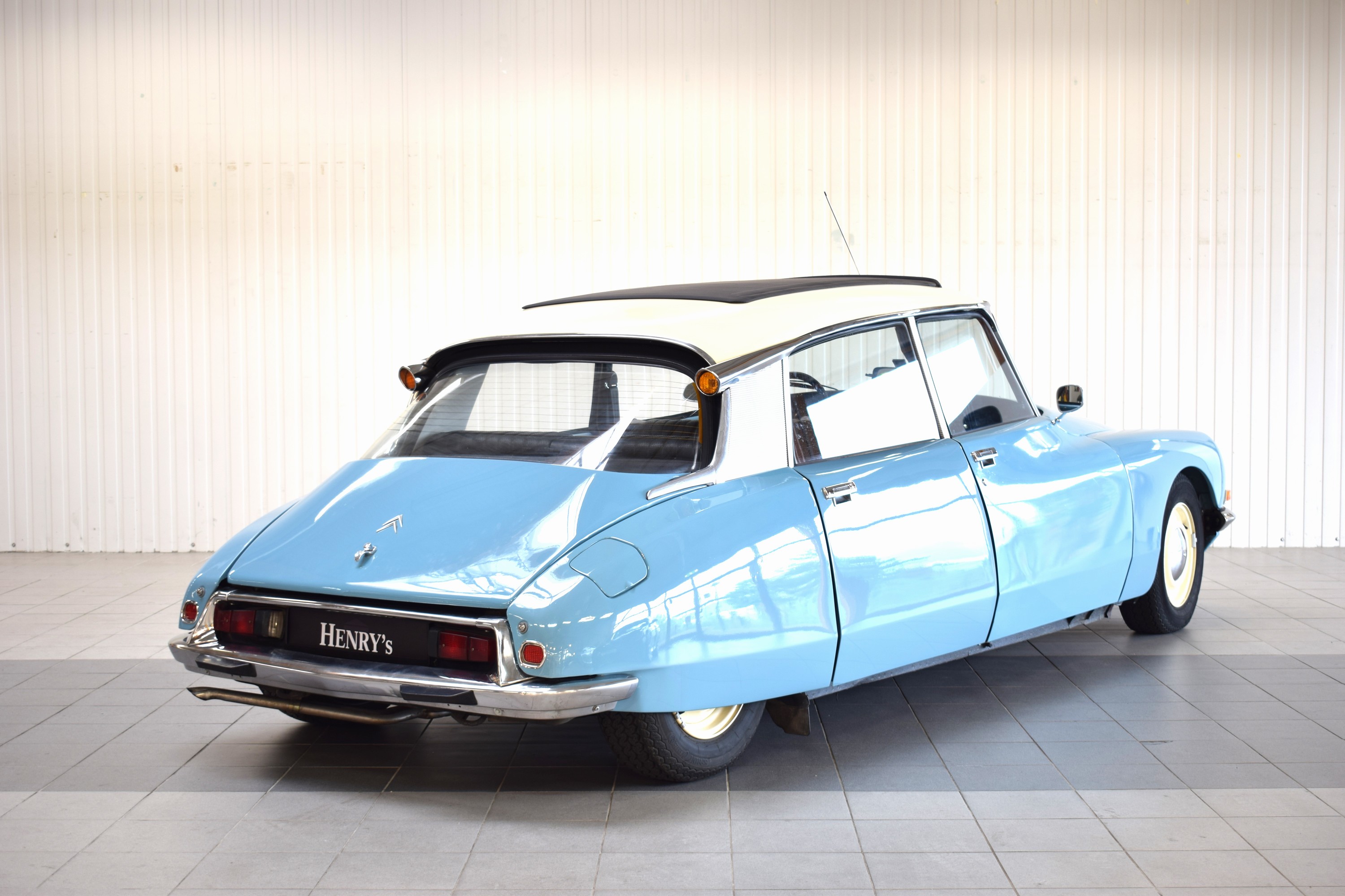 Detail e: Citroen DS, EZ 06/1973, Laufleistung abgelesen 49.900 km, HU abgelaufen, H- Zulassung, 72 kW/98 PS, 4-Zylinder, Schaltgetriebe, blau, Leder schwarz, ...