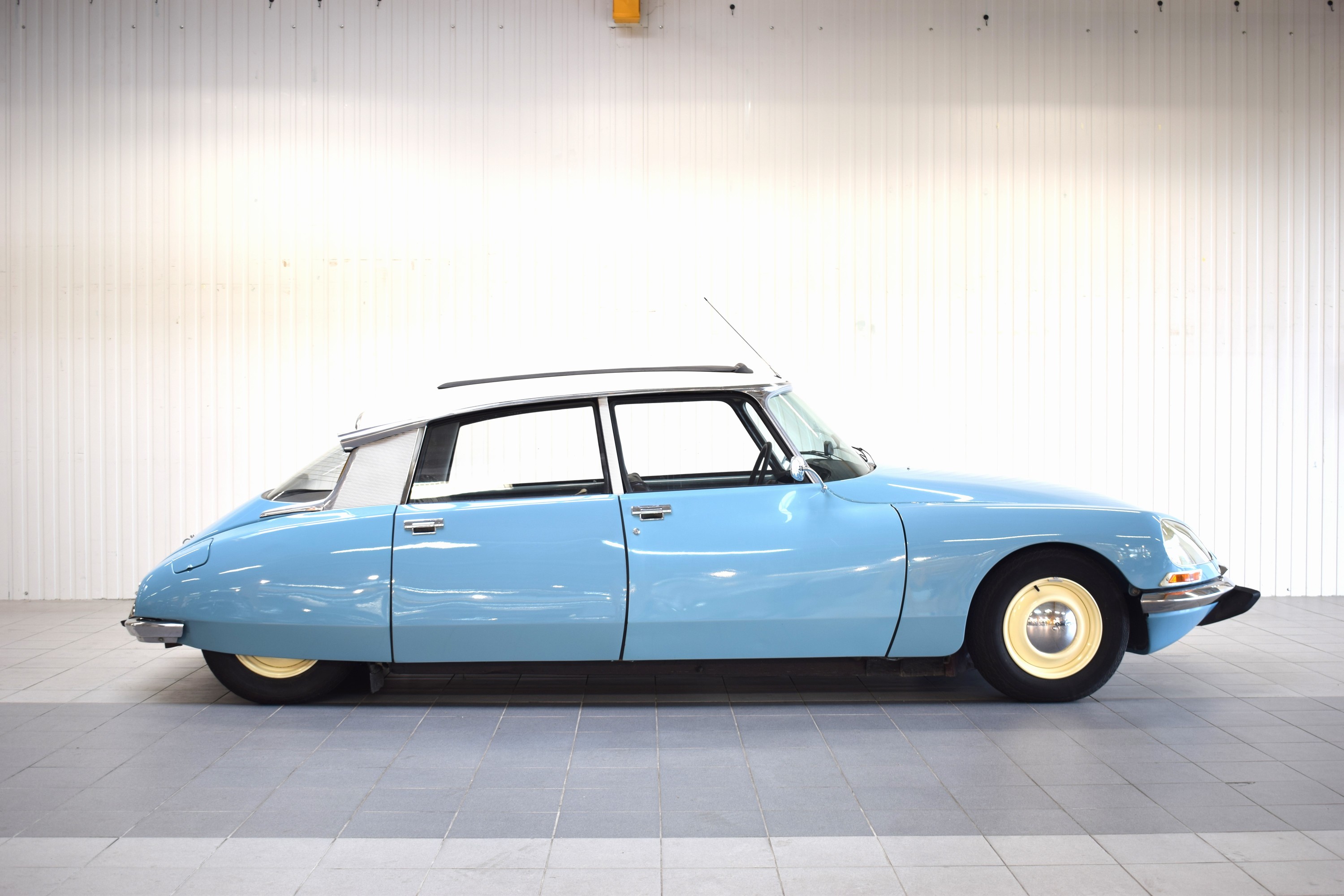 Detail g: Citroen DS, EZ 06/1973, Laufleistung abgelesen 49.900 km, HU abgelaufen, H- Zulassung, 72 kW/98 PS, 4-Zylinder, Schaltgetriebe, blau, Leder schwarz, ...