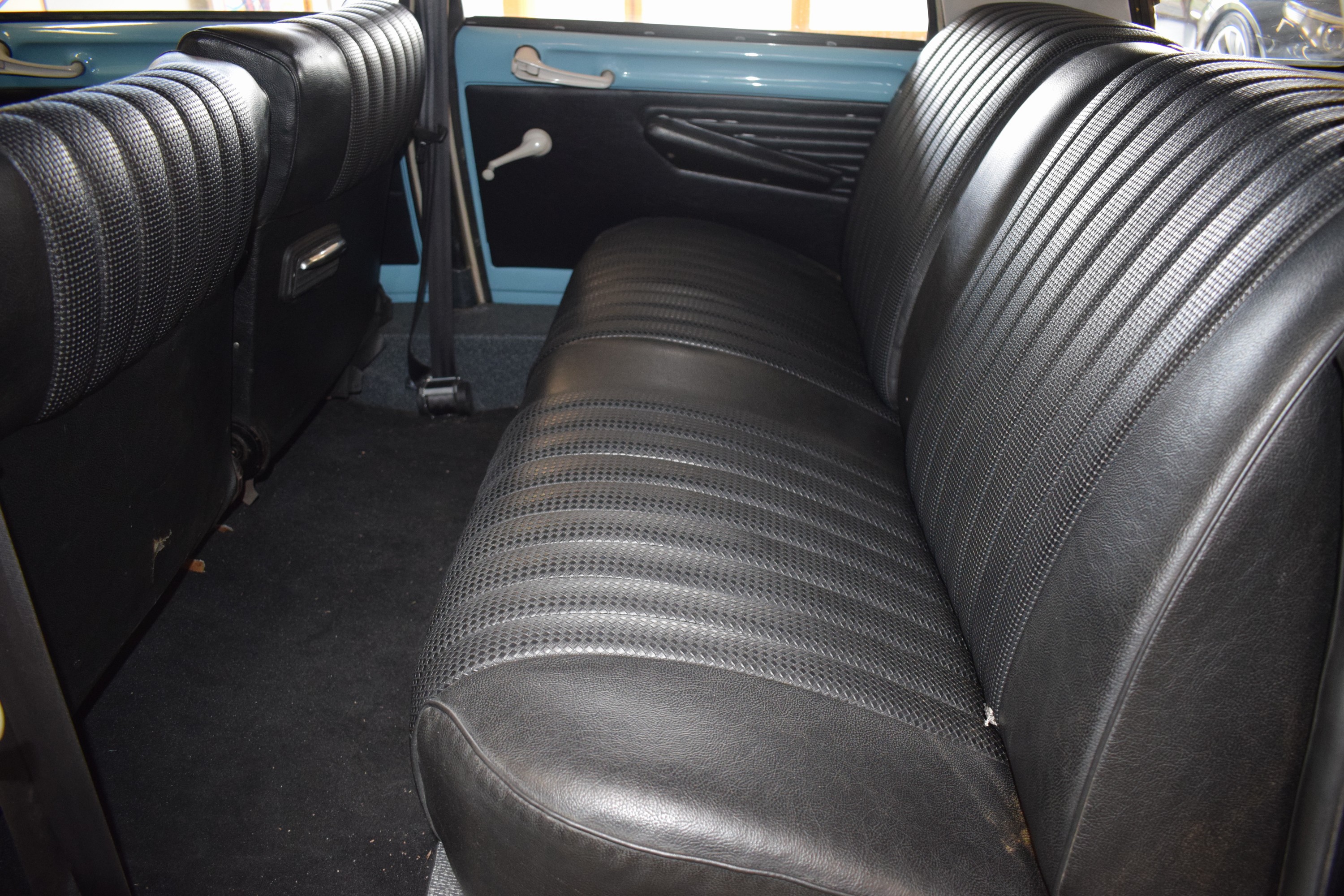 Detail k: Citroen DS, EZ 06/1973, Laufleistung abgelesen 49.900 km, HU abgelaufen, H- Zulassung, 72 kW/98 PS, 4-Zylinder, Schaltgetriebe, blau, Leder schwarz, ...