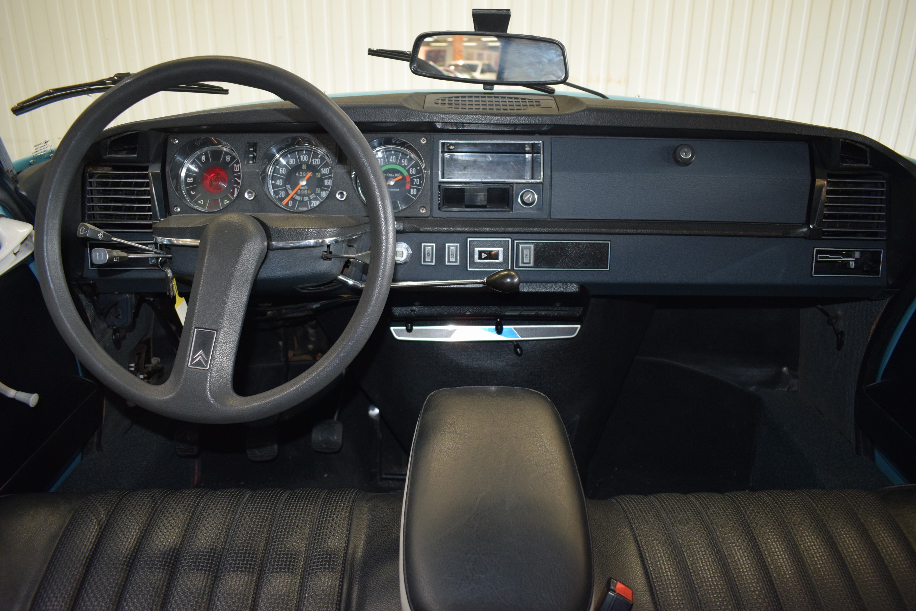 Detail l: Citroen DS, EZ 06/1973, Laufleistung abgelesen 49.900 km, HU abgelaufen, H- Zulassung, 72 kW/98 PS, 4-Zylinder, Schaltgetriebe, blau, Leder schwarz, ...