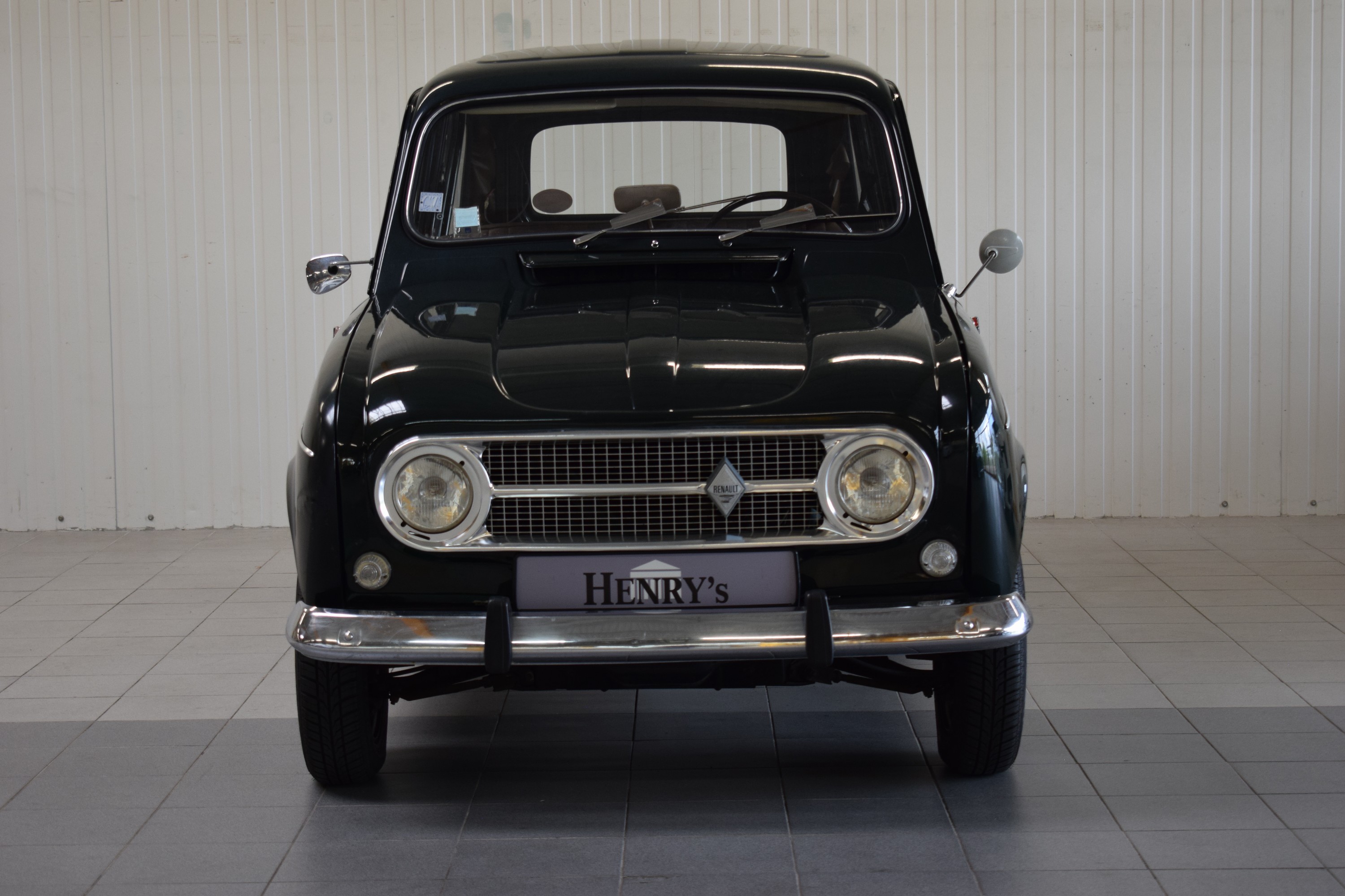 Detail a: Renault R4, EZ 03/1968, Laufleistung abgelesen 65.269 km, HU abgelaufen, H- Zulassung, 19 kW/25 PS, Schaltgetriebe, grün, Stoff schwarz, ...