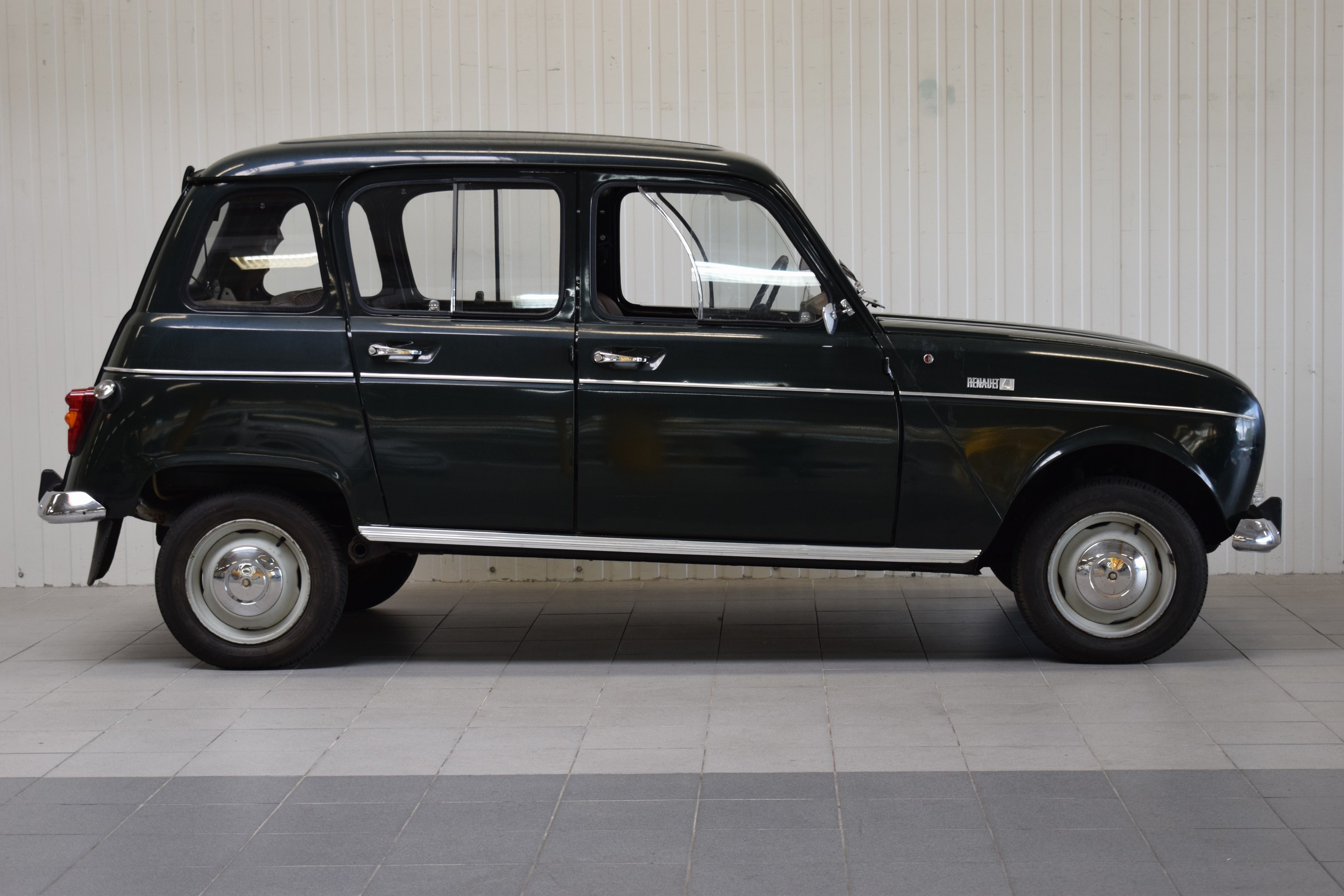 Detail g: Renault R4, EZ 03/1968, Laufleistung abgelesen 65.269 km, HU abgelaufen, H- Zulassung, 19 kW/25 PS, Schaltgetriebe, grün, Stoff schwarz, ...