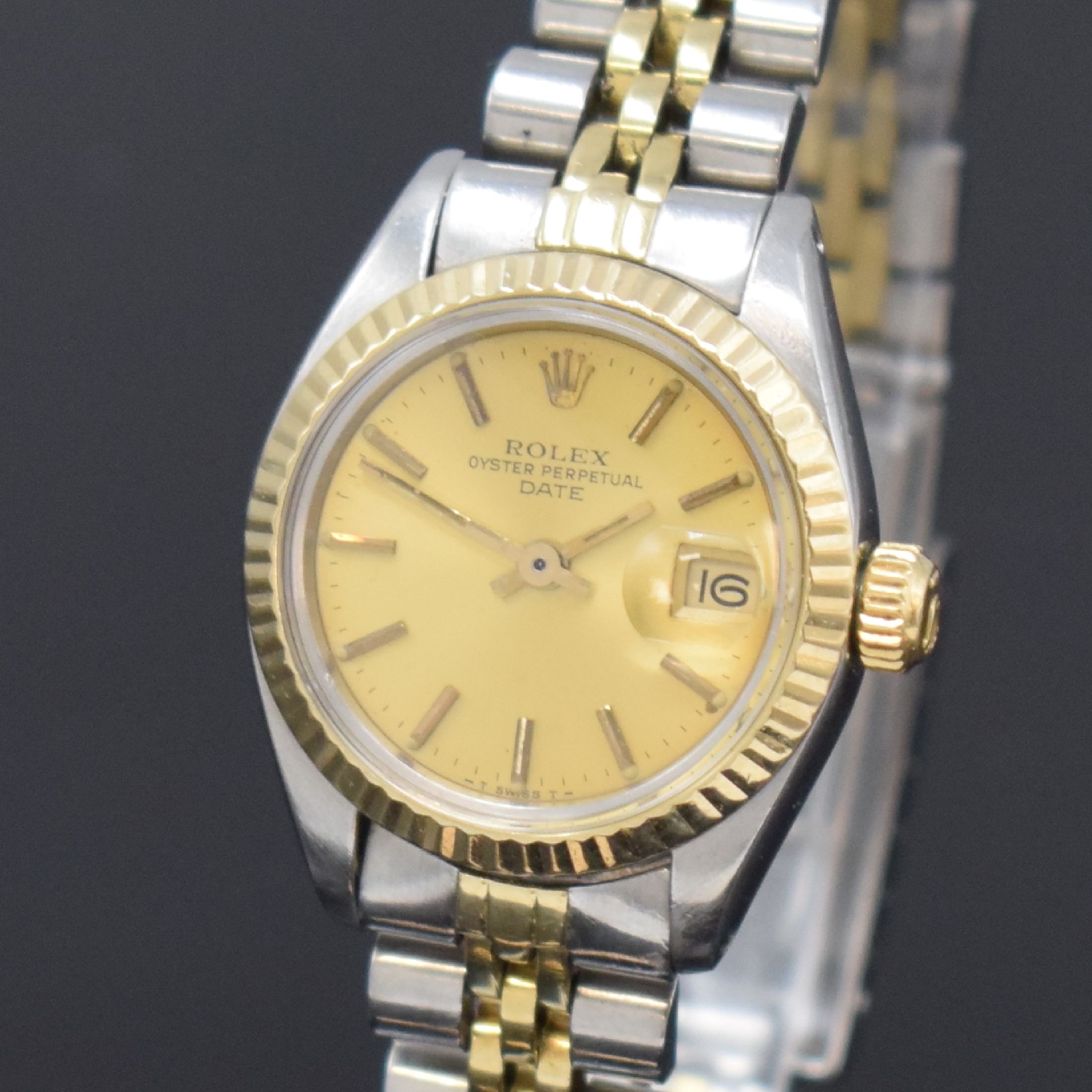 Detail a: ROLEX Date Damenarmbanduhr in Stahl/Gold Referenz 6917, Schweiz um 1982, Automatik, verschr. Oystergeh. an Jubileeband m. Faltschl., geriffelte ...