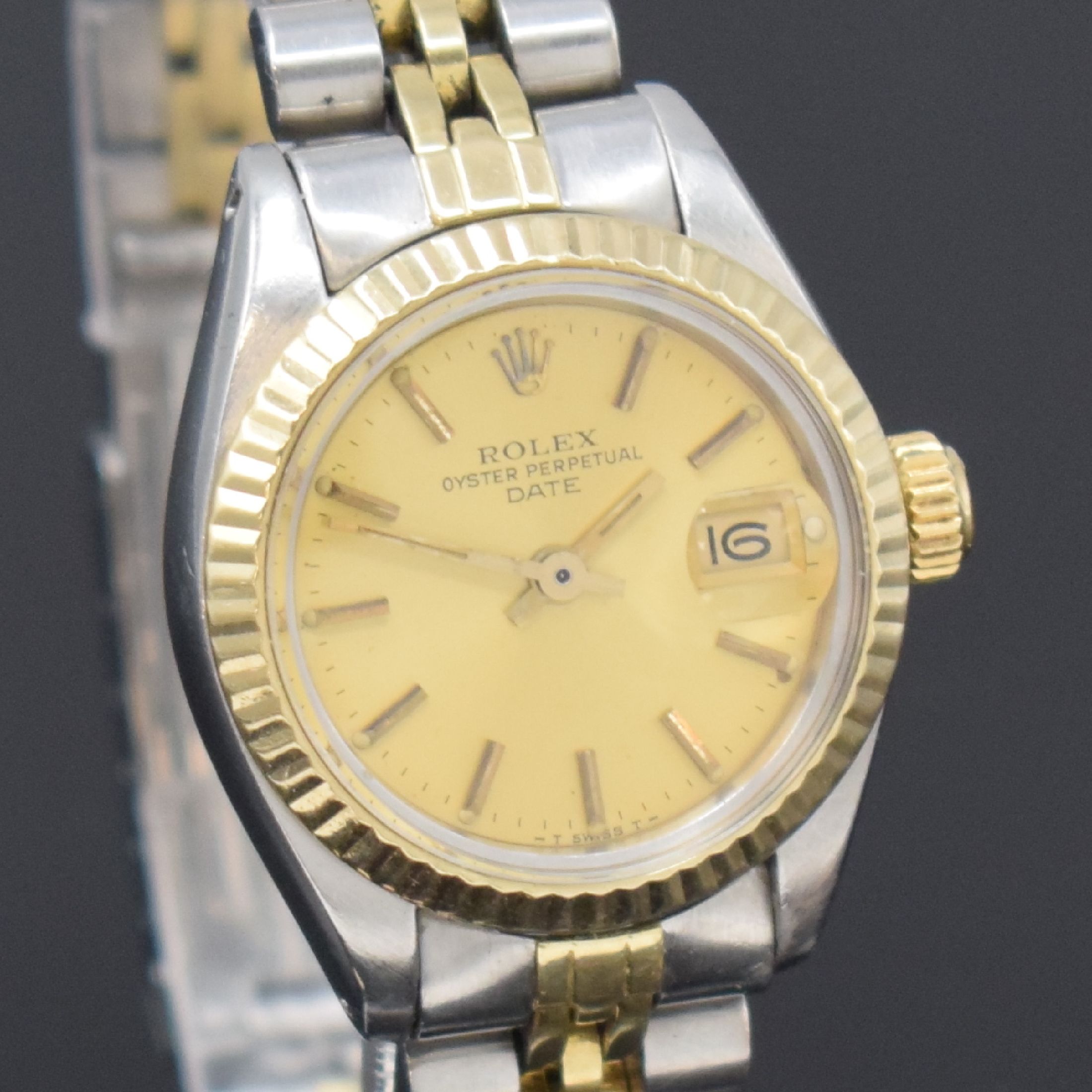 Detail c: ROLEX Date Damenarmbanduhr in Stahl/Gold Referenz 6917, Schweiz um 1982, Automatik, verschr. Oystergeh. an Jubileeband m. Faltschl., geriffelte ...