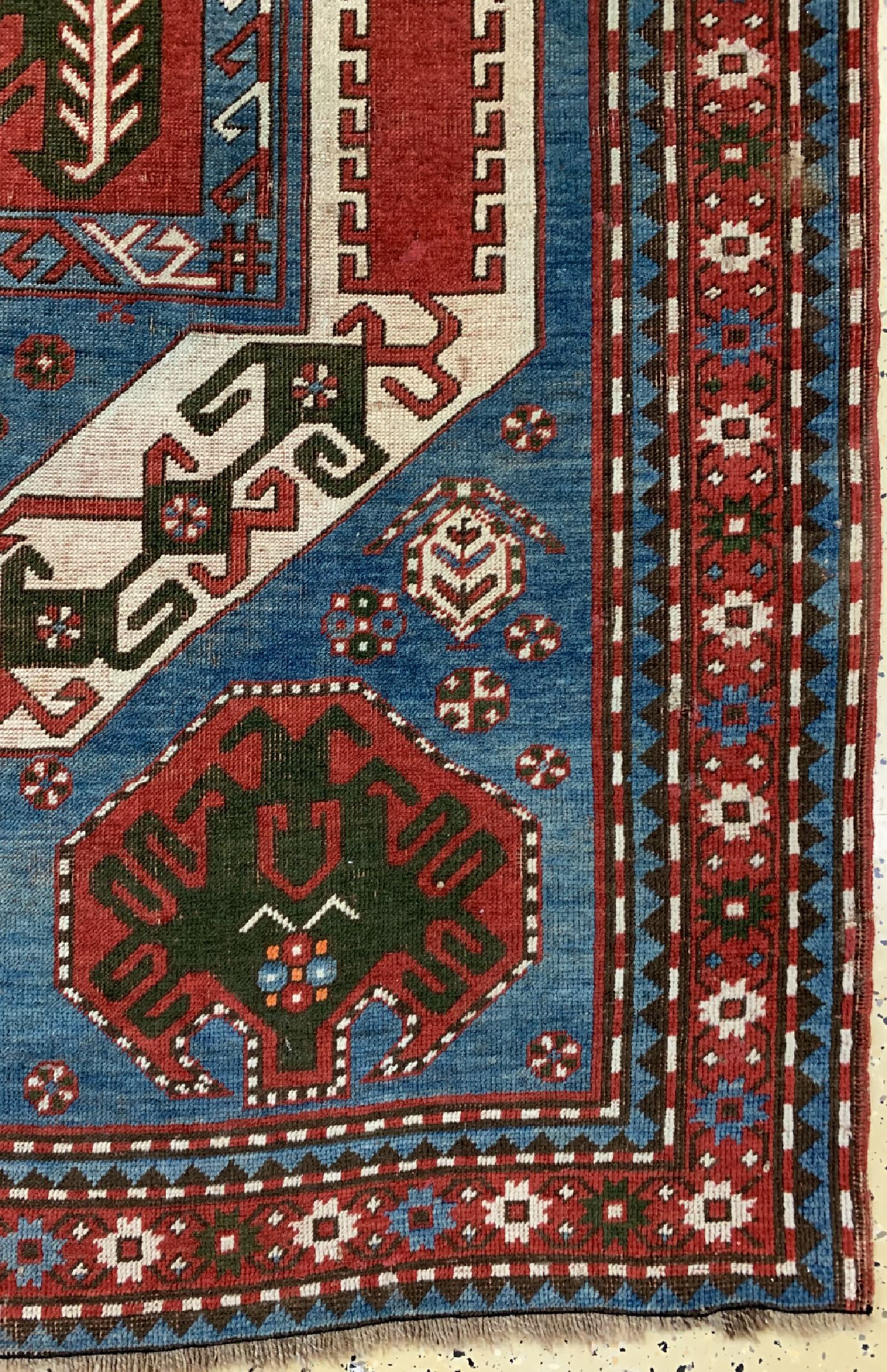 Detail a: Kazak"Kasim-Ushak" antik, Kaukasus, 19.Jhd,Wolle auf Wolle, ca. 230 x 160 cm, EHZ: 3(restauriert)