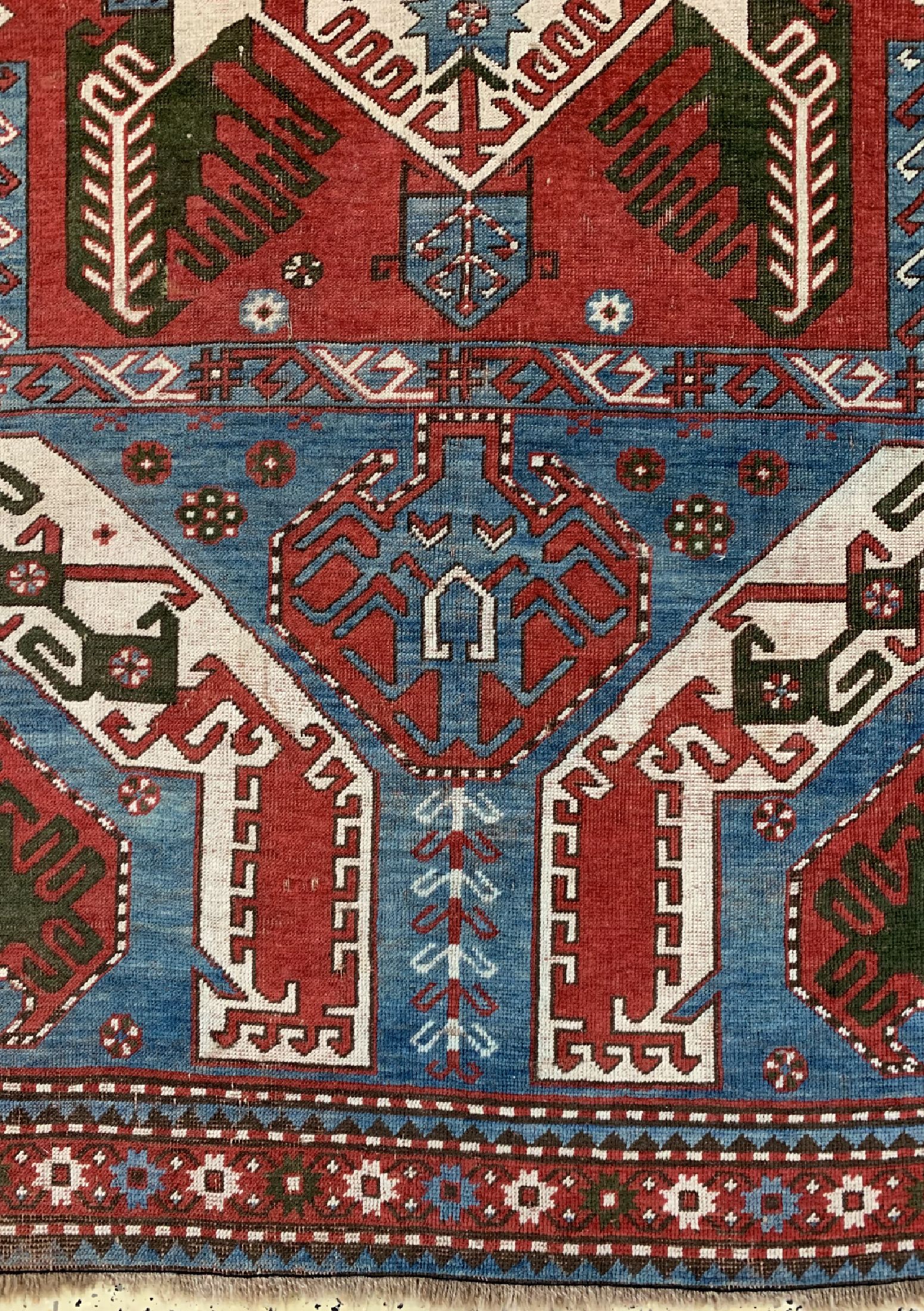 Detail b: Kazak"Kasim-Ushak" antik, Kaukasus, 19.Jhd,Wolle auf Wolle, ca. 230 x 160 cm, EHZ: 3(restauriert)