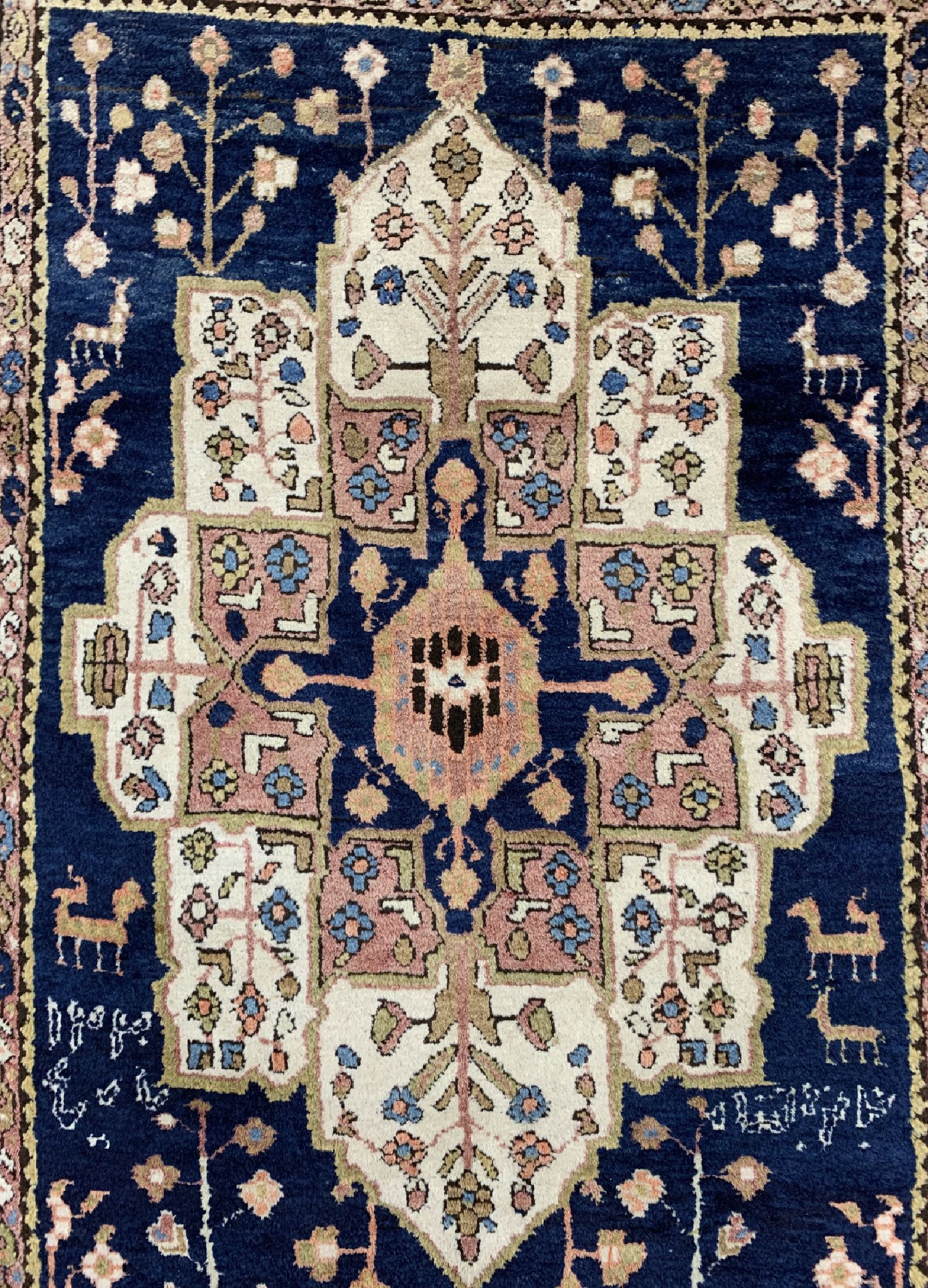 Detail c: Meschgin antik, Persien, datiert 1330(1907), Wolle auf Wolle, ca. 250 x 110 cm,EHZ: 2