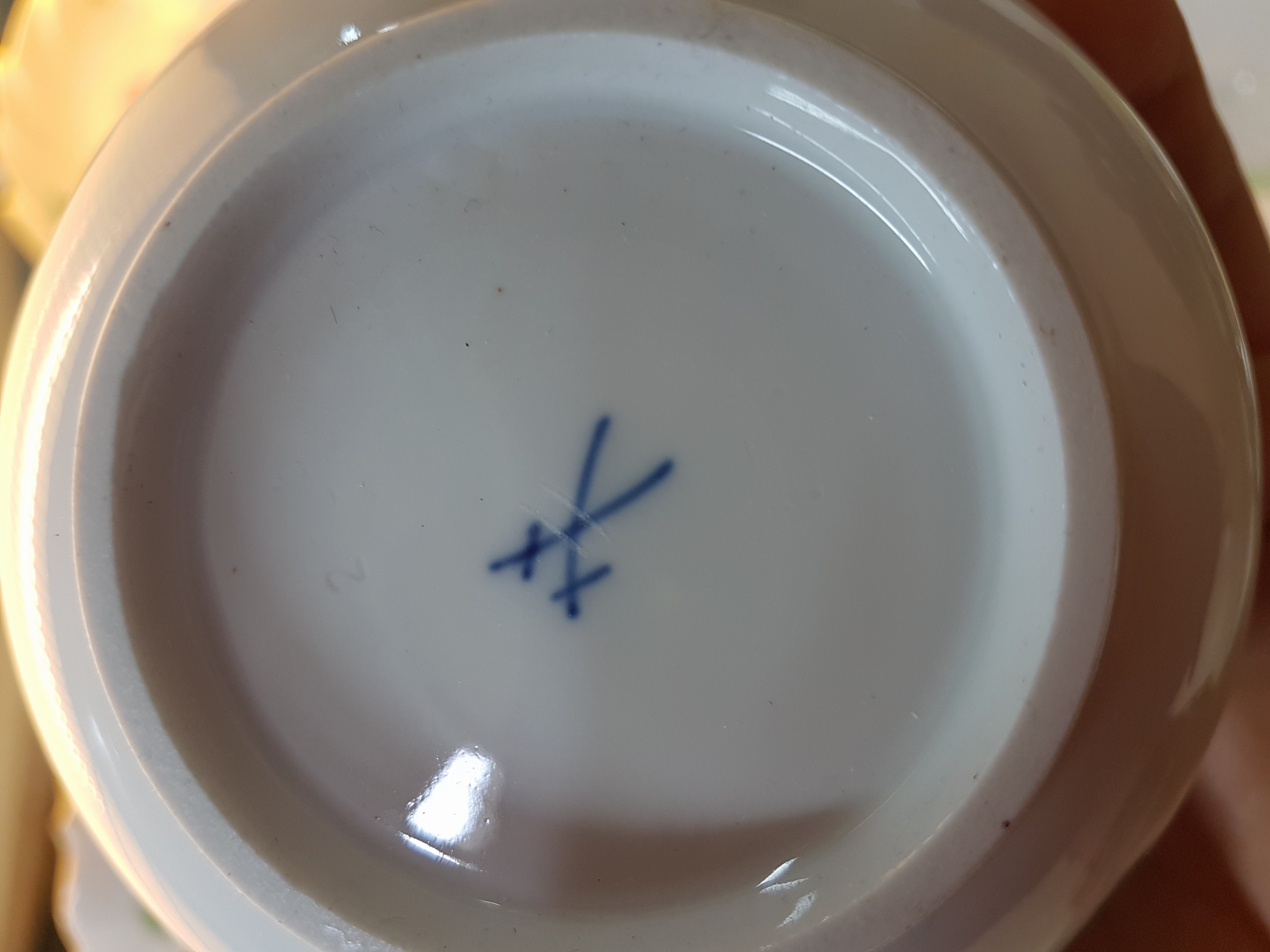 Detail g: Kaffeeservice, Meissen, 2. Hälfte 20. Jh., 2. Wahl, komplett für 6 Personen, Kaffeekanne, Zuckerdose, Milchkännchen, sechs Kaffeetassen mit ...