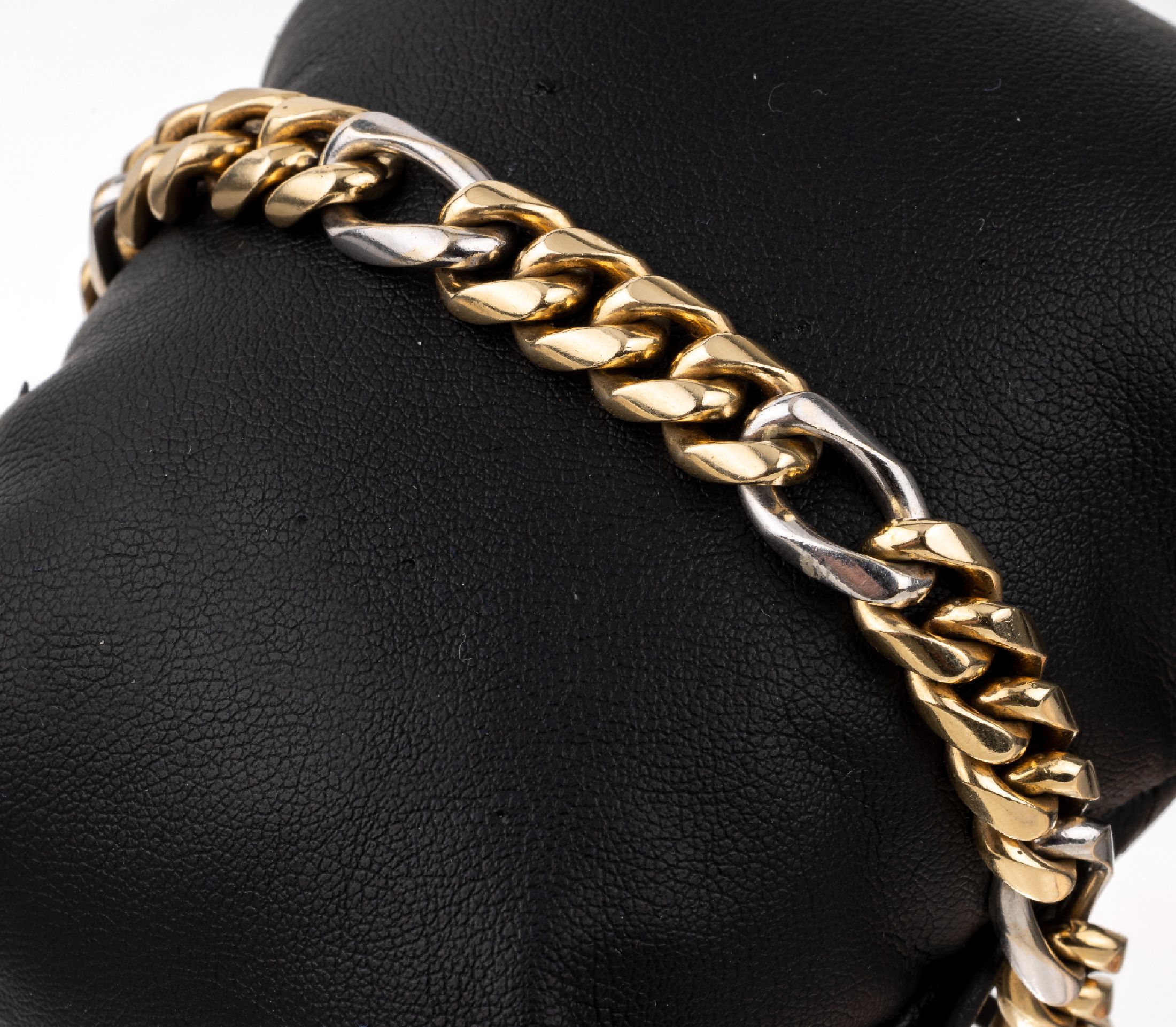 14 kt Gold Flachpanzerarmband, ca. 47.4 g, GG/WG 585/000, bez. Handarbeit, L. ca. 20 cm, Kastenschloß mit 2 Sicherheitsachten