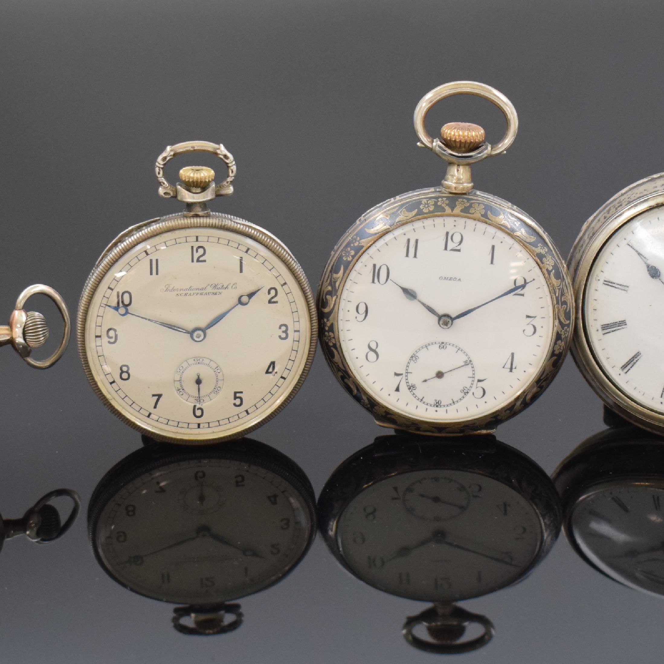Set OMEGA / IWC und 2 weitere Silber -Taschenuhren, Schweiz um 1820 bis 1930, offene Omega im Tula-Gehäuse besch., Emailzifferbl. riss., gebl. ...