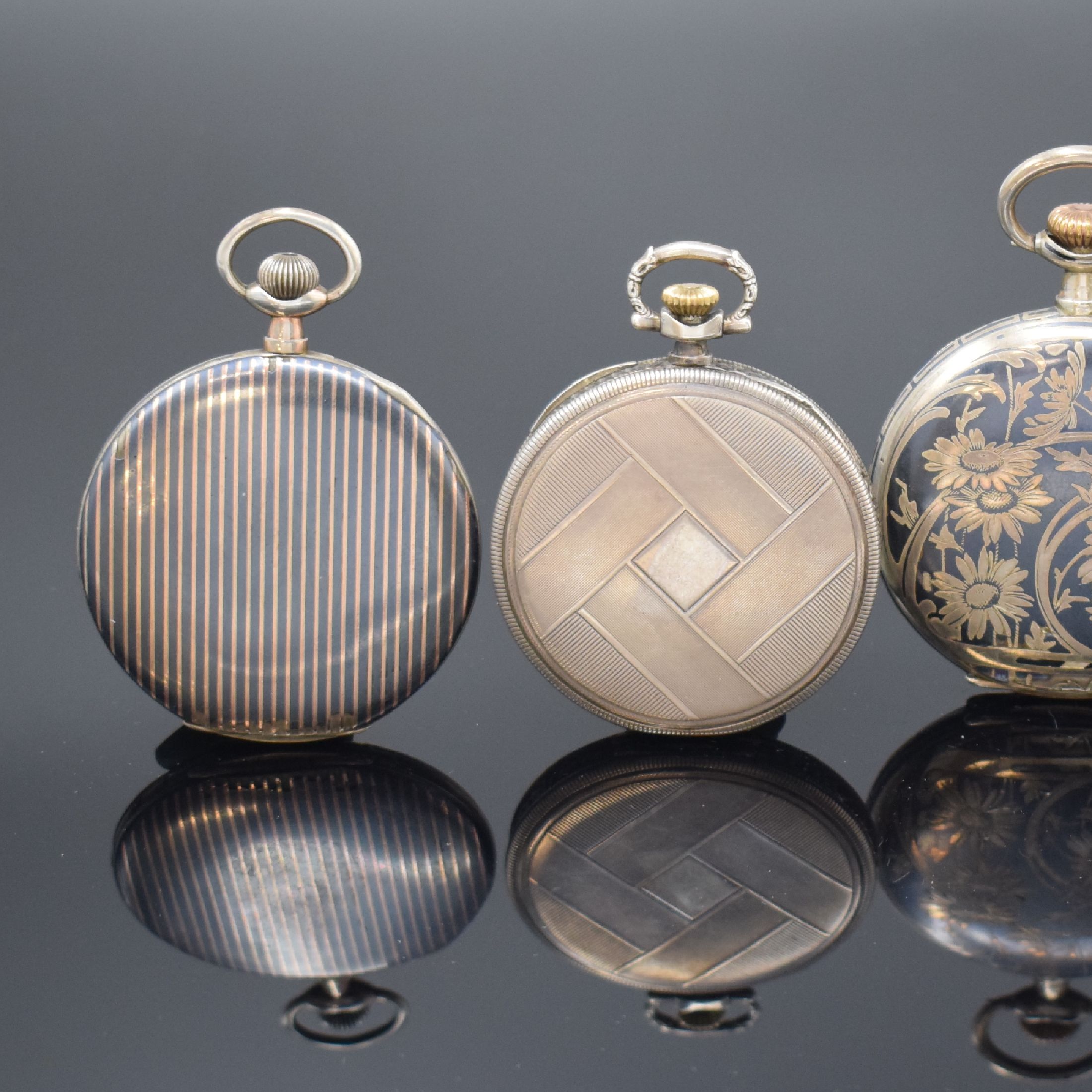 Detail e: Set OMEGA / IWC und 2 weitere Silber -Taschenuhren, Schweiz um 1820 bis 1930, offene Omega im Tula-Gehäuse besch., Emailzifferbl. riss., gebl. ...