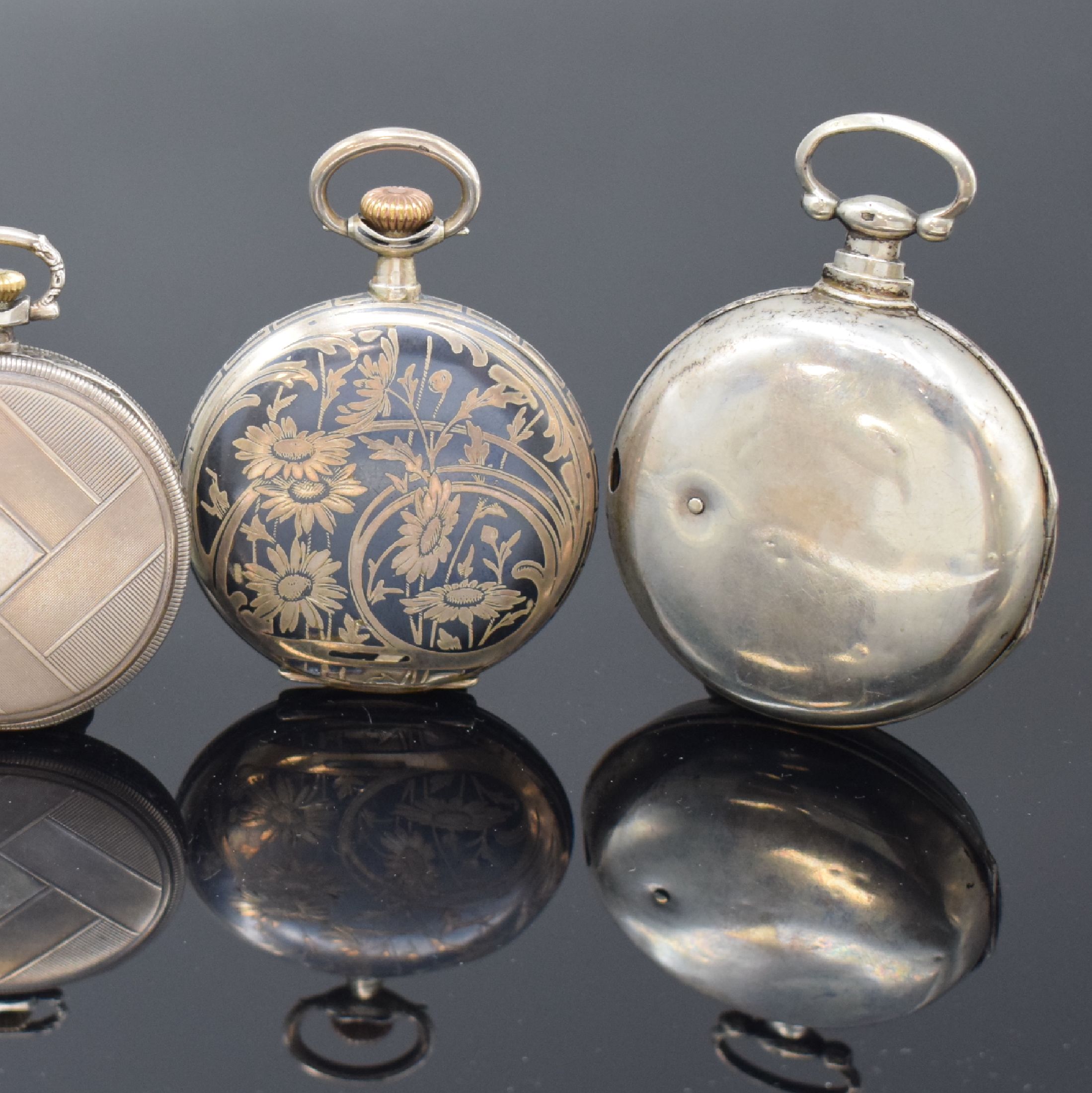 Detail f: Set OMEGA / IWC und 2 weitere Silber -Taschenuhren, Schweiz um 1820 bis 1930, offene Omega im Tula-Gehäuse besch., Emailzifferbl. riss., gebl. ...