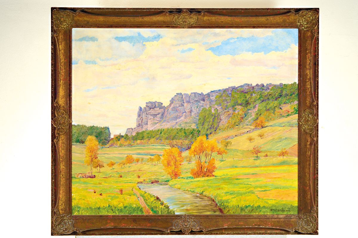 Detail k: Willy Deutschmann, 1880 Oberflörsheim-1960 Petersbächel, Weite sommerliche Landschaft mit Bachlauf und Felsformationen im Hintergrund, wohl ...