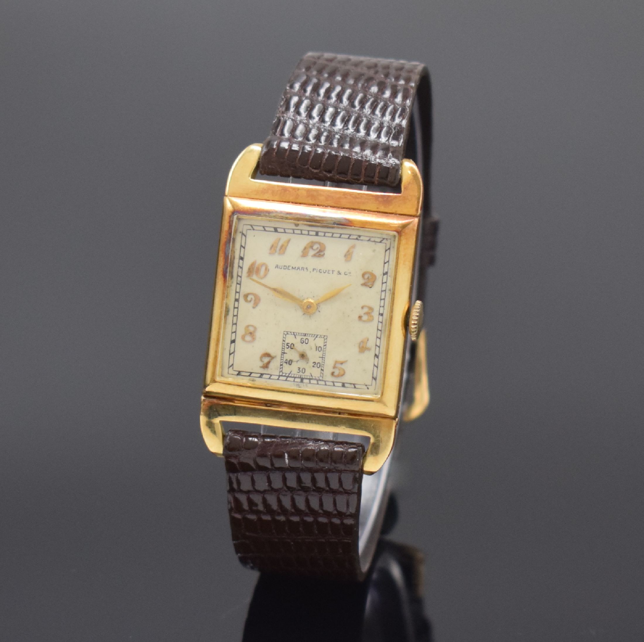 AUDEMARS PIGUET seltene Armbanduhr in GG 750/000, Schweiz um 1935, Handaufzug, rechteck. Scharniergeh. m. beweglichen Anstößen, Boden m. ...