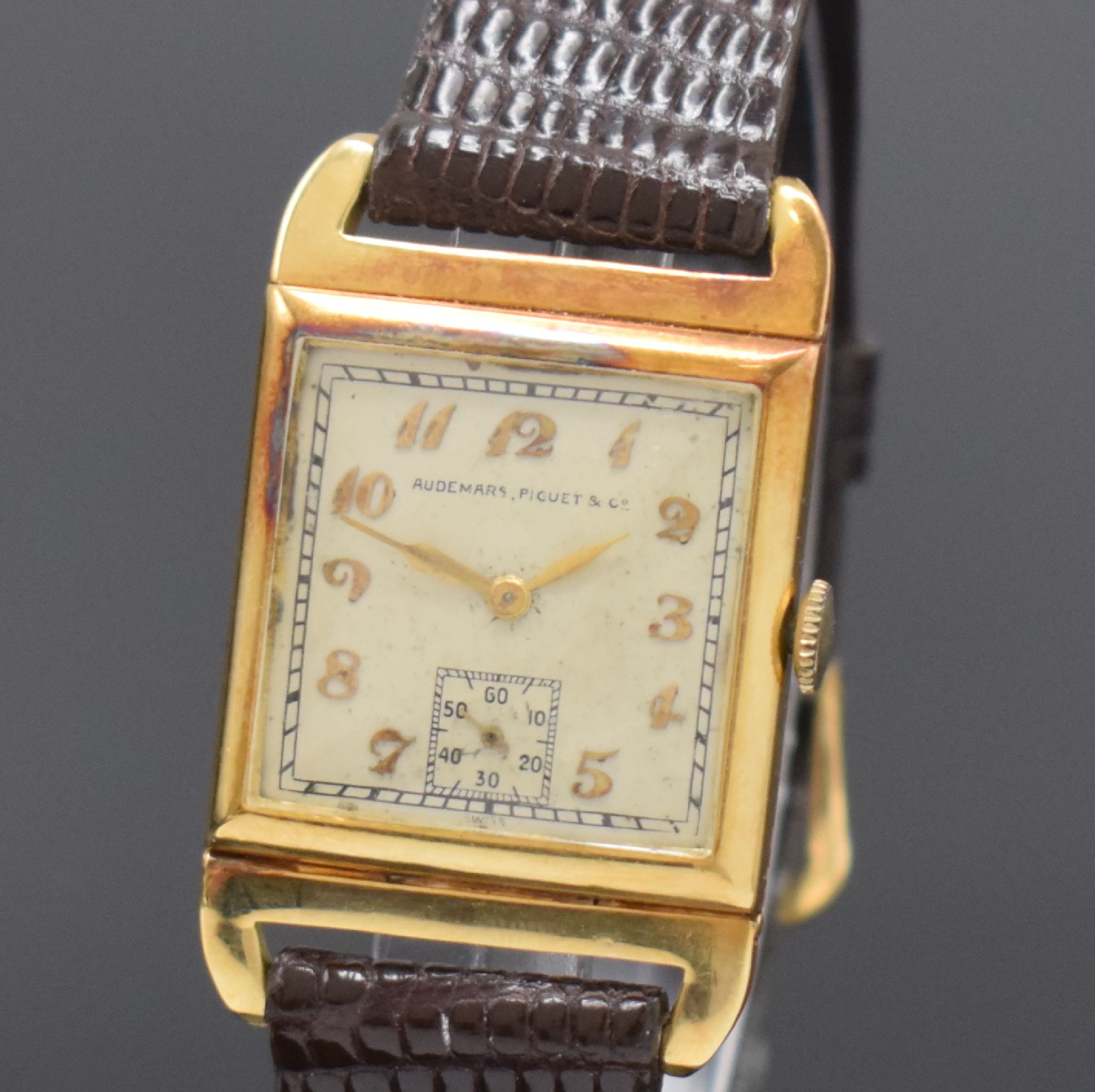 Detail a: AUDEMARS PIGUET seltene Armbanduhr in GG 750/000, Schweiz um 1935, Handaufzug, rechteck. Scharniergeh. m. beweglichen Anstößen, Boden m. ...