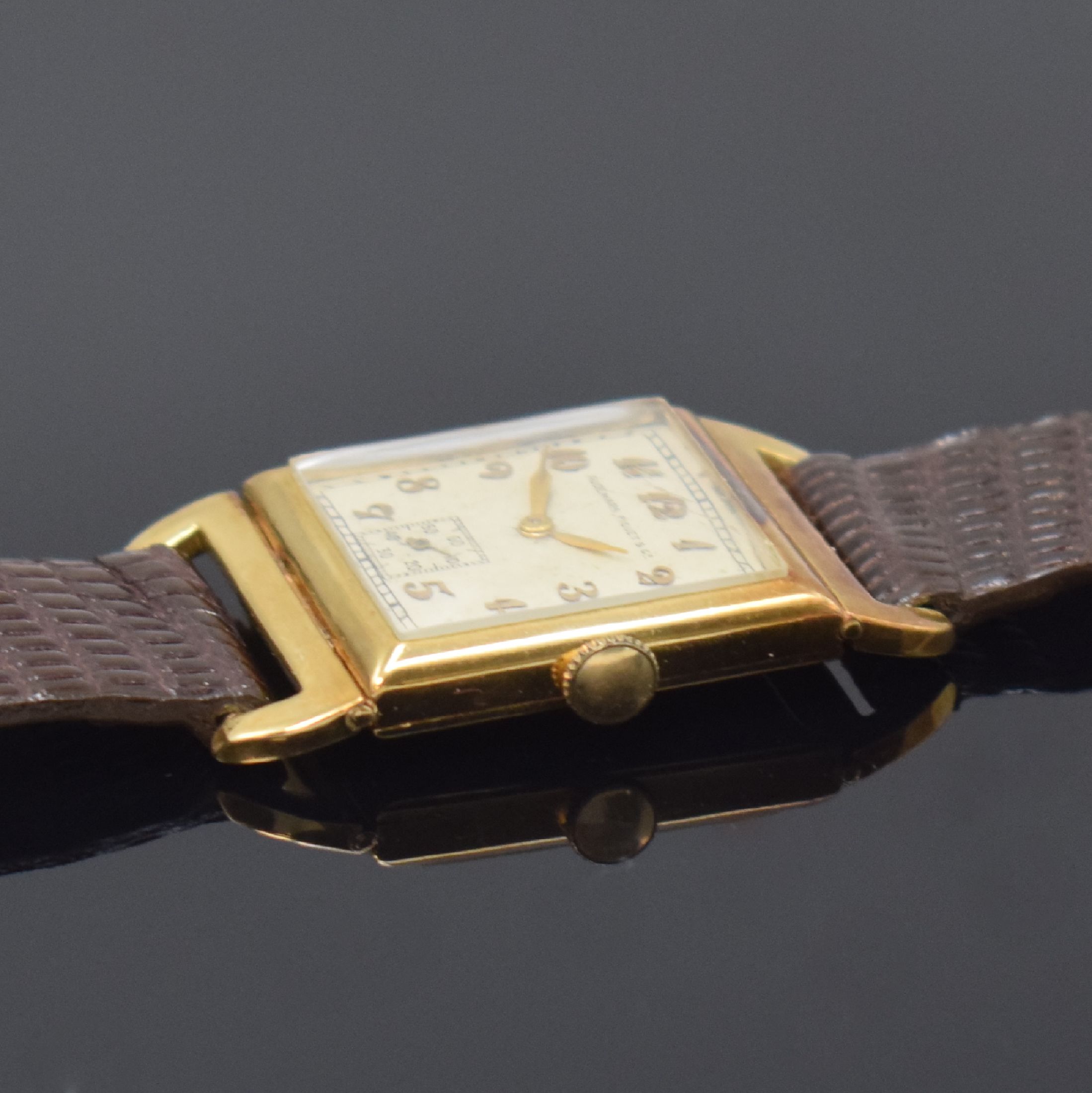 Detail b: AUDEMARS PIGUET seltene Armbanduhr in GG 750/000, Schweiz um 1935, Handaufzug, rechteck. Scharniergeh. m. beweglichen Anstößen, Boden m. ...
