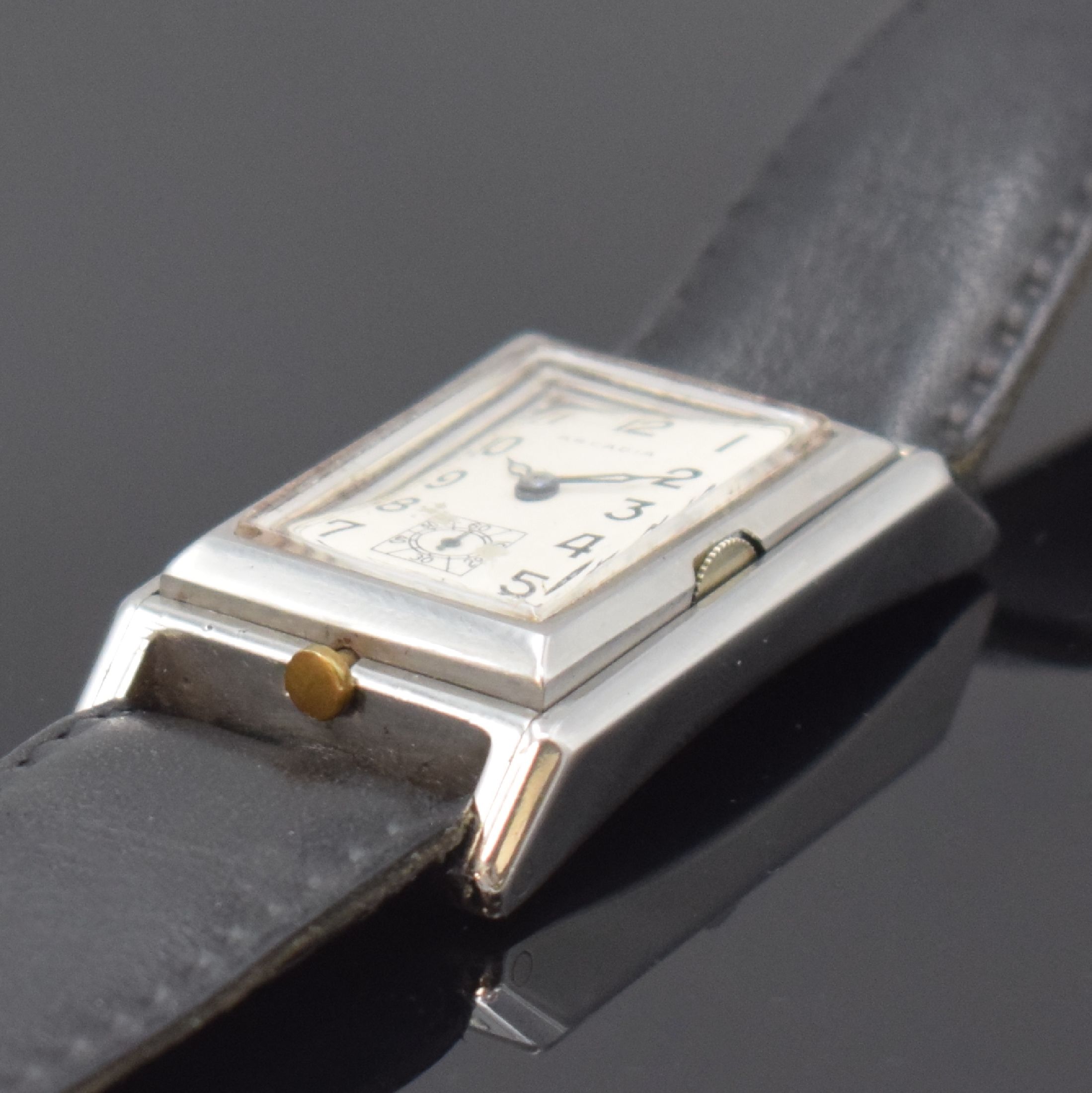 Detail b: ARCADIA seltene frühe Wende-Armbanduhr in Stahl, Schweiz um 1940, Handaufzug, rechteck. Geh., im Innenteil in der 12/6-Achse um 180 Grad zu drehen, ...