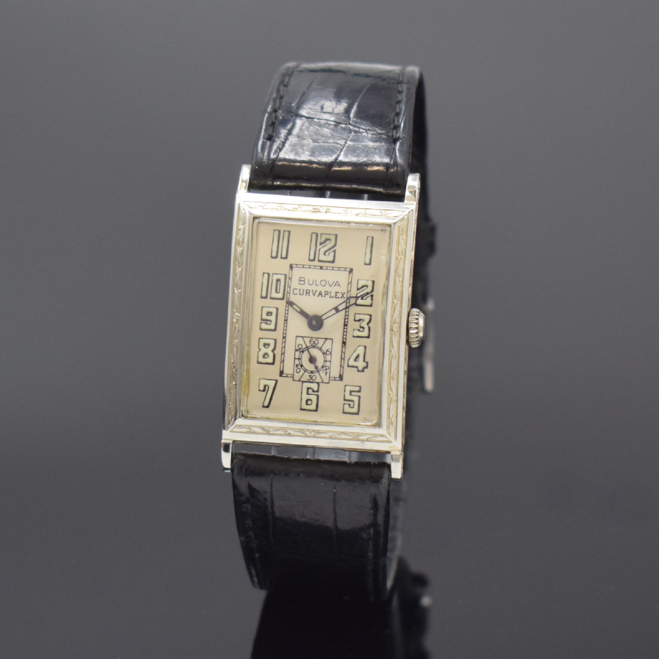 BULOVA frühe rechteckige Armbanduhr in WG 750/000, Schweiz für USA um 1930, Handaufzug, großes Scharniergeh., floral tief grav. Lünette u. Rand, ...