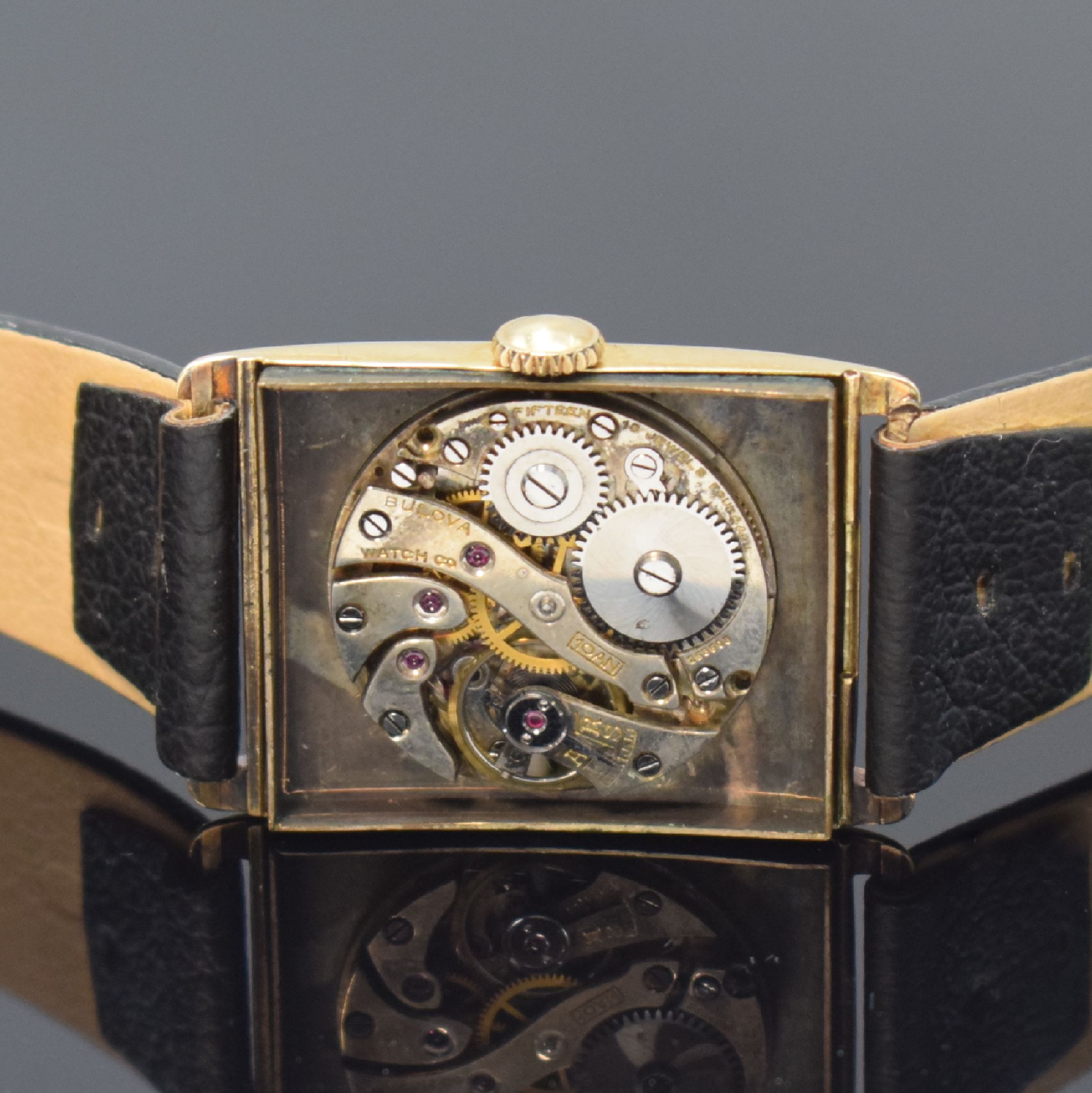 Detail d: BULOVA frühe rechteckige Armbanduhr in GG 585/000, Schweiz um 1925, Handaufzug, Scharniergeh. (Stift zu ers.), Boden dell., silb. Zifferbl. m. ...
