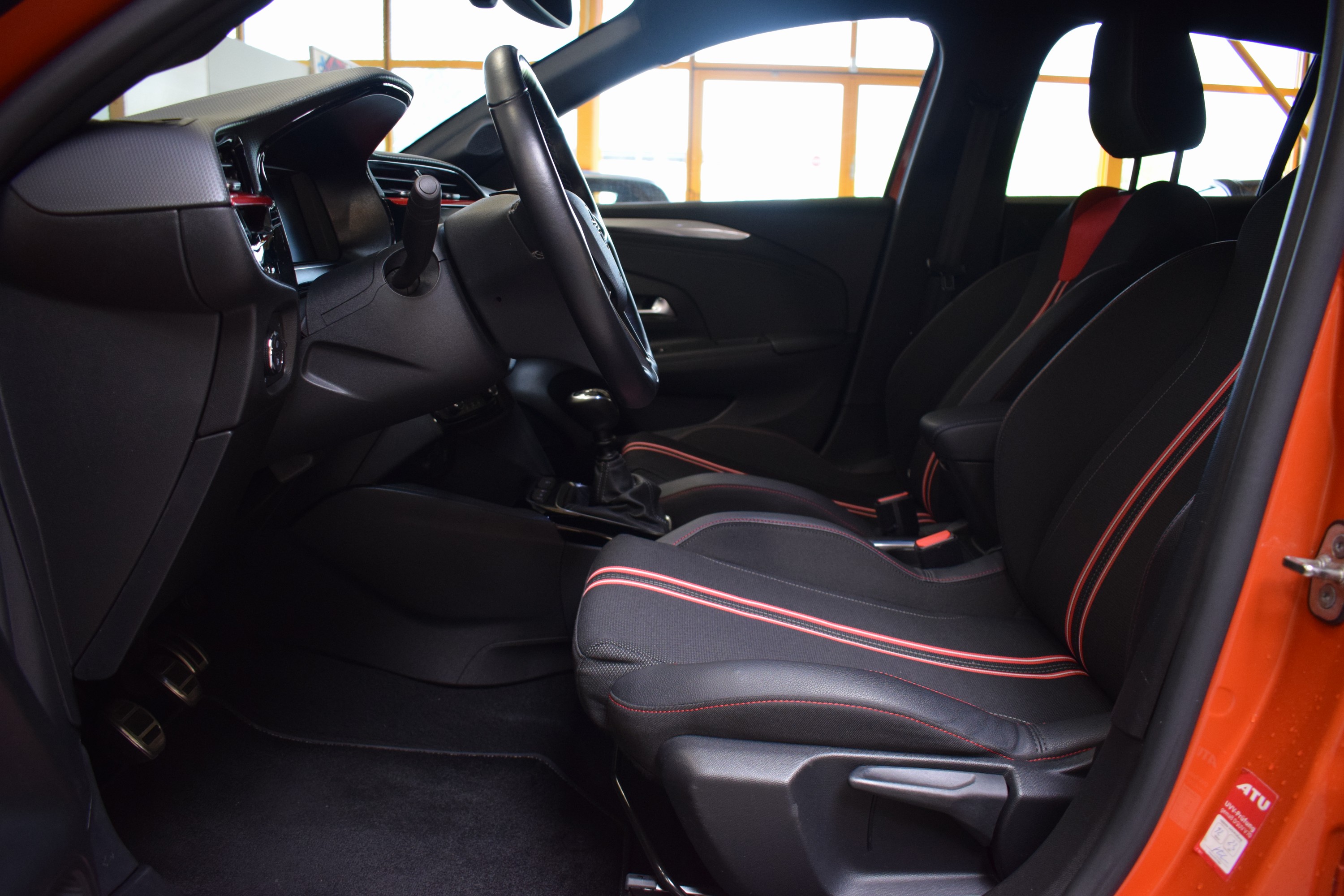 Detail h: Opel Corsa 1.2 GS-Line, EZ 12/2020, Laufleistung 61.700km, 74kW/101 PS, HU abgelaufen, Schaltgetriebe, Orange, Teilleder schwarz, Navigationssystem, ...