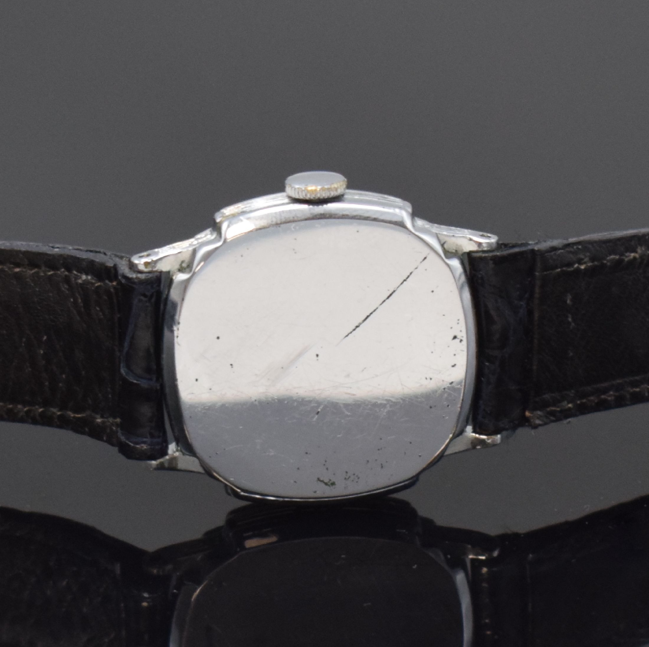Detail c: ELGIN Armbanduhr mit schwarz emaillierter Stunden-Lünette im verchromten Nickelgehäuse, USA um 1930, Handaufzug, 3-tlg. Geh., Boden u. Glasrand ...