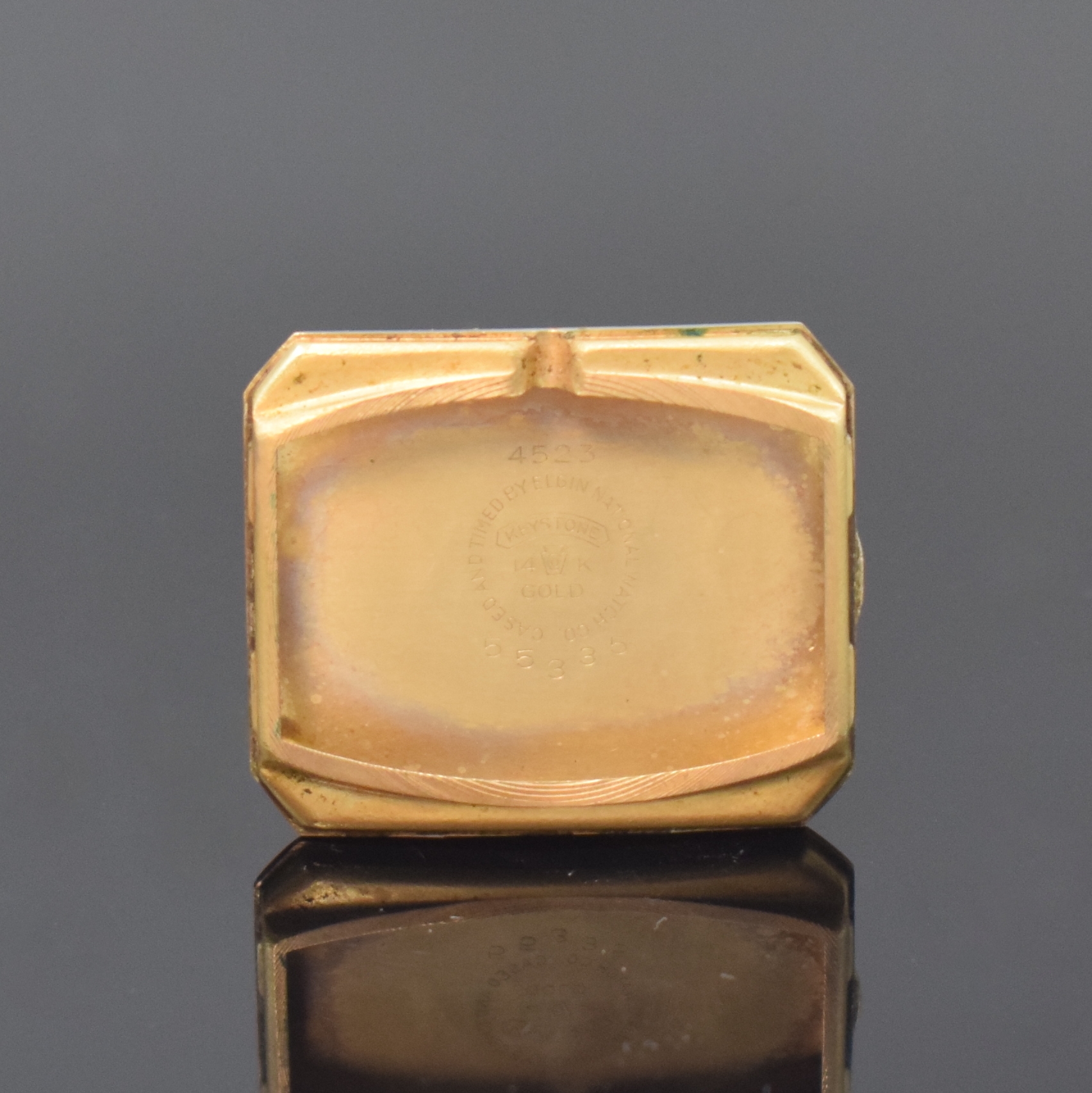 Detail e: LORD ELGIN rechteckige Armbanduhr in GG 585/000, USA um 1945, Handaufzug, 2-tlg. Geh., Boden mit Widmungsgrav. aufgedr., silb. Zifferbl. pat., gold. ...