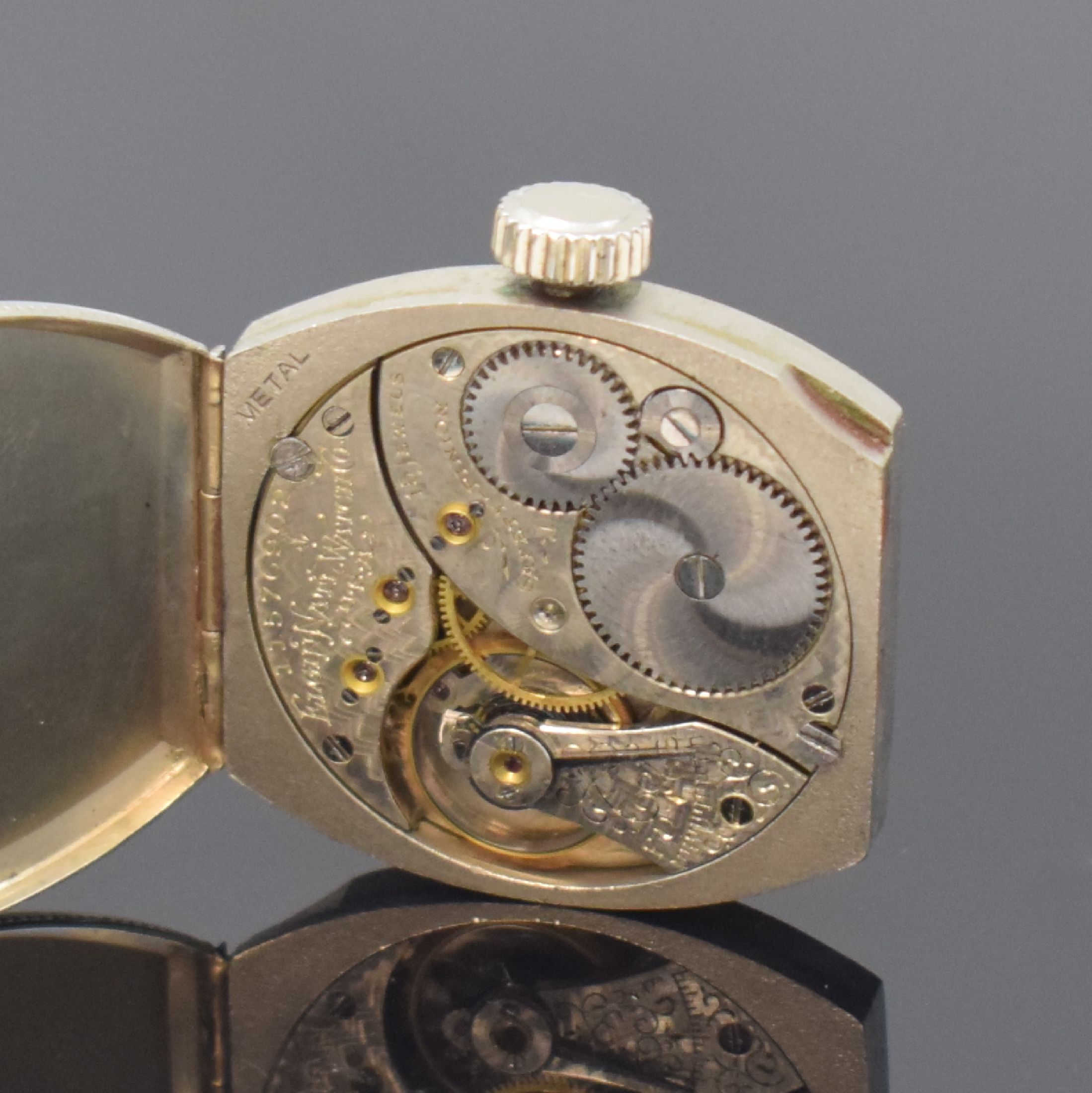 Detail e: ELGIN Armbanduhr in 14k Weißgold, USA um 1935, Handaufzug, Doppel-Scharniergeh., seitl. grav., weißes Zifferbl. rest., schwarze Zeiger, vern. Werk ...