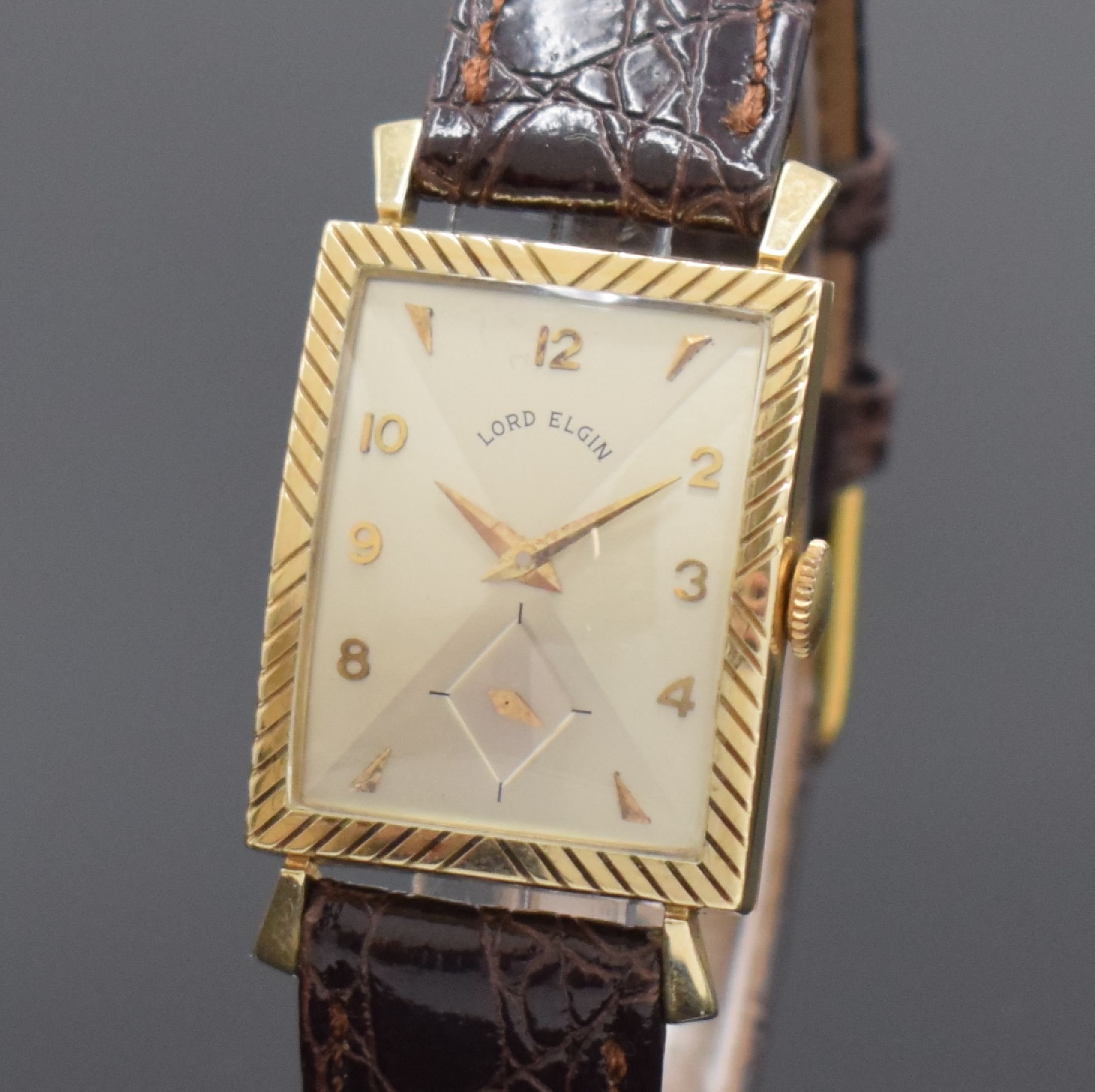 Detail a: LORD ELGIN Armbanduhr in 14k Gelbgold, USA um 1955, Handaufzug, 2-tlg. Geh., Boden aufgedr., silb., diagonal gespiegeltes Zifferbl., aufges. gold. ...