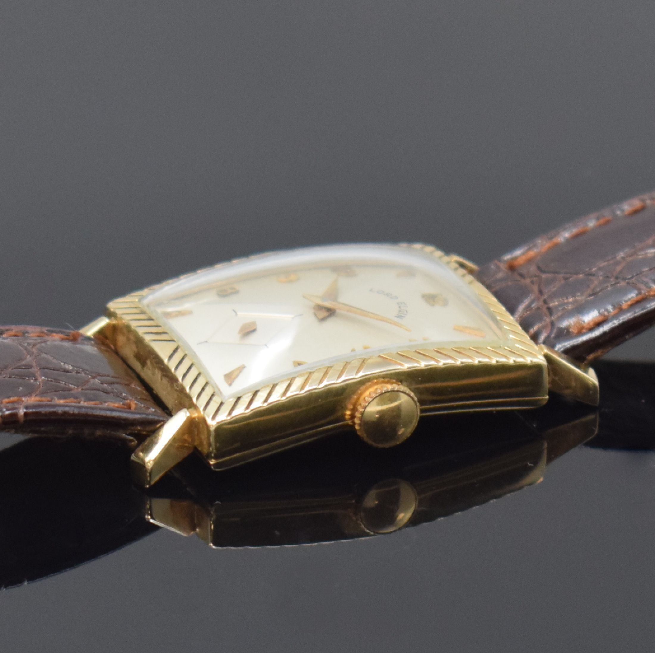Detail b: LORD ELGIN Armbanduhr in 14k Gelbgold, USA um 1955, Handaufzug, 2-tlg. Geh., Boden aufgedr., silb., diagonal gespiegeltes Zifferbl., aufges. gold. ...