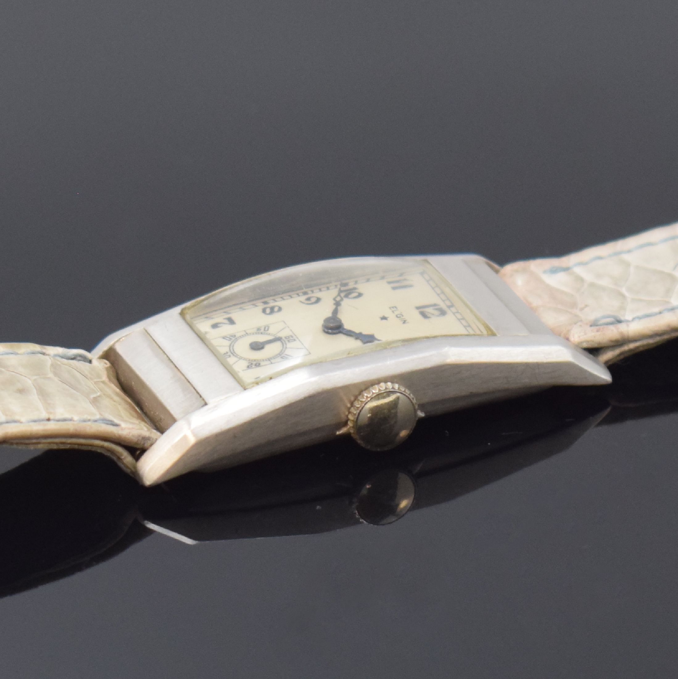 Detail b: ELGIN rechteckige Armbanduhr in Palladium, USA um 1938, Handaufzug, 2-tlg. Geh., Boden aufgedr., silb. Zifferbl. rest., gebl. Zeiger teilw. später, ...