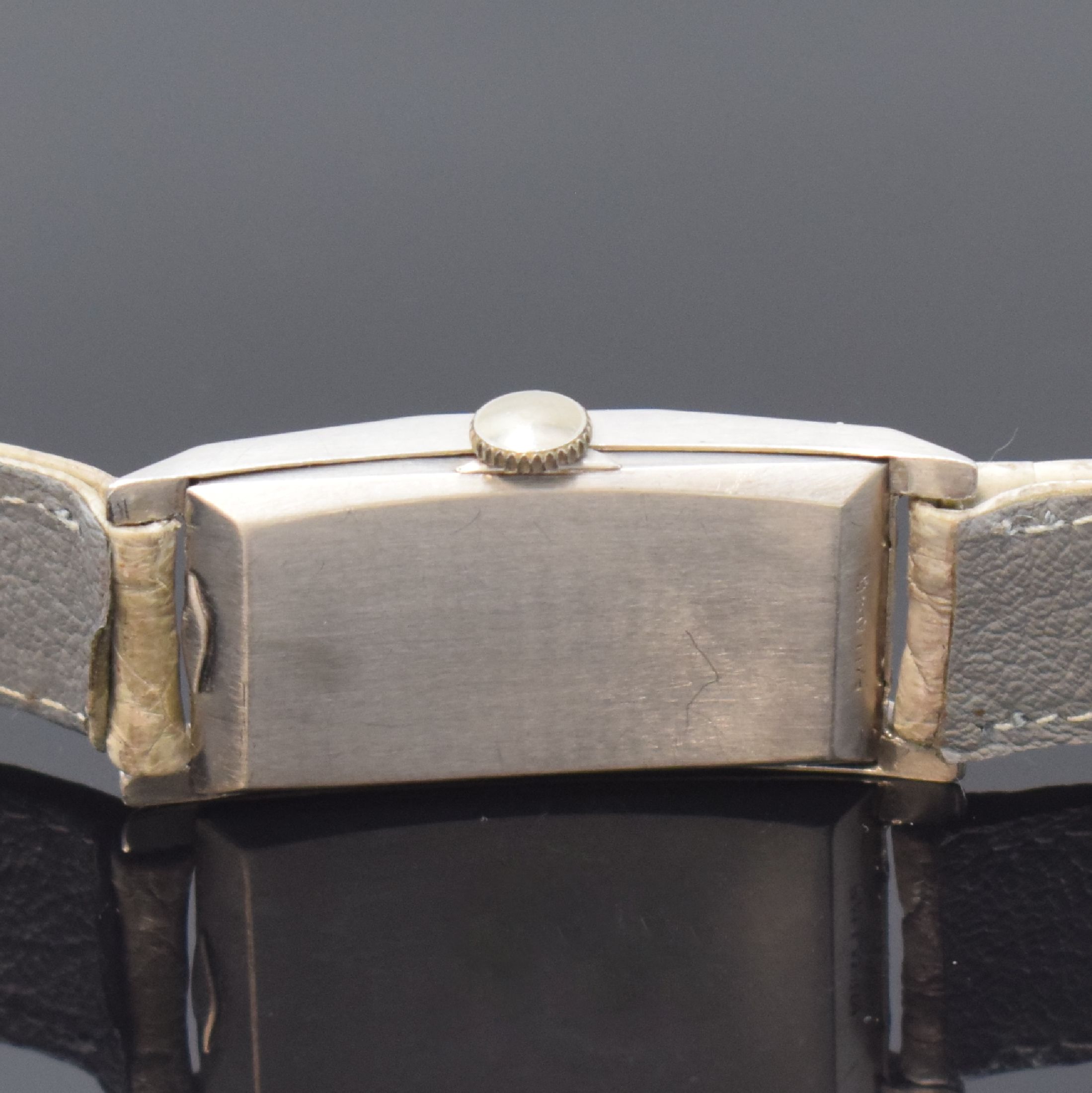 Detail c: ELGIN rechteckige Armbanduhr in Palladium, USA um 1938, Handaufzug, 2-tlg. Geh., Boden aufgedr., silb. Zifferbl. rest., gebl. Zeiger teilw. später, ...