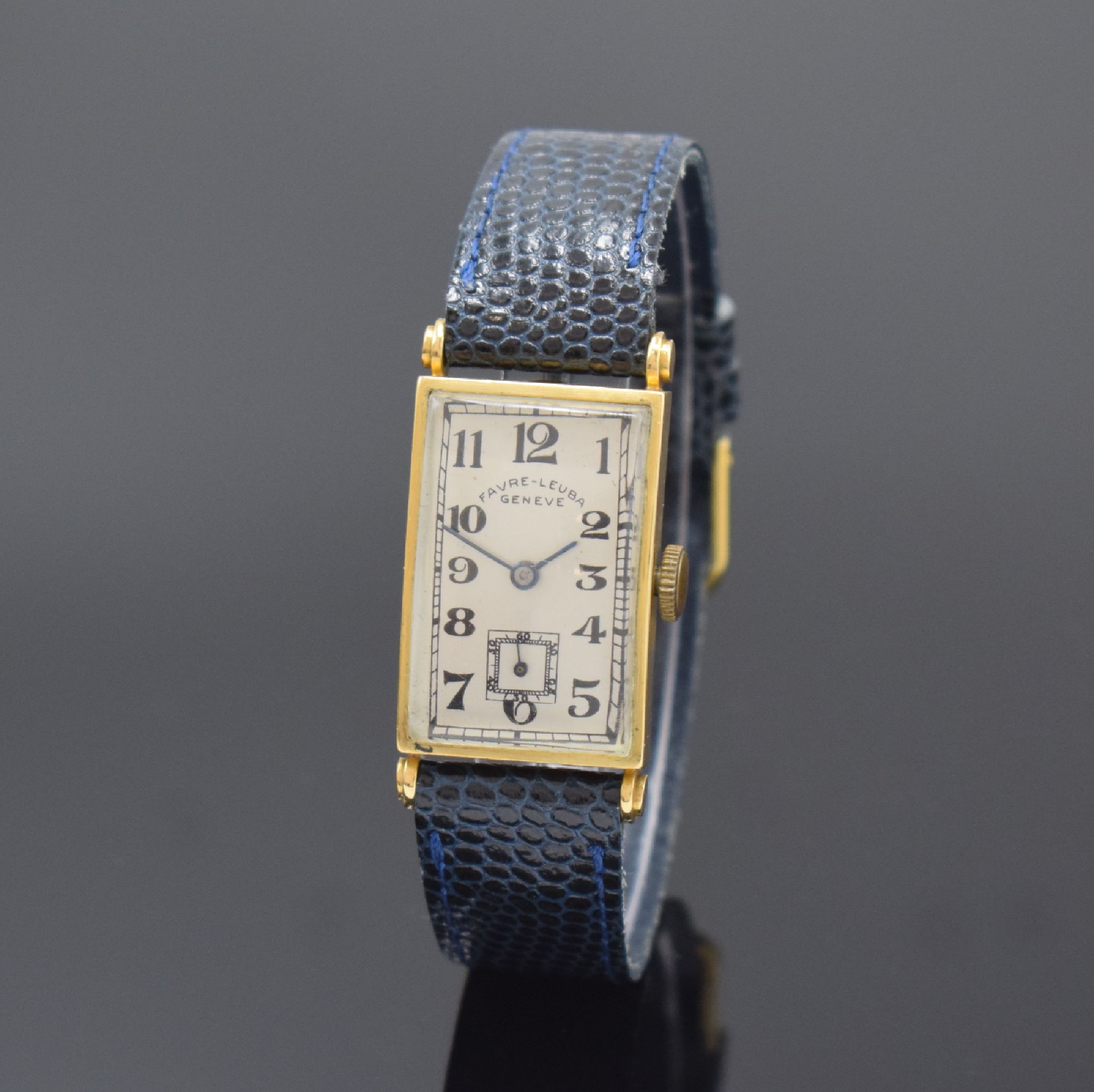 FAVRE LEUBA rechteckige Armbanduhr in GG 750/000, Schweiz um 1940, Handaufzug, 2-tlg. Geh., Boden aufgedr., silb. Zifferbl. rest., gebl. Zeiger, ...